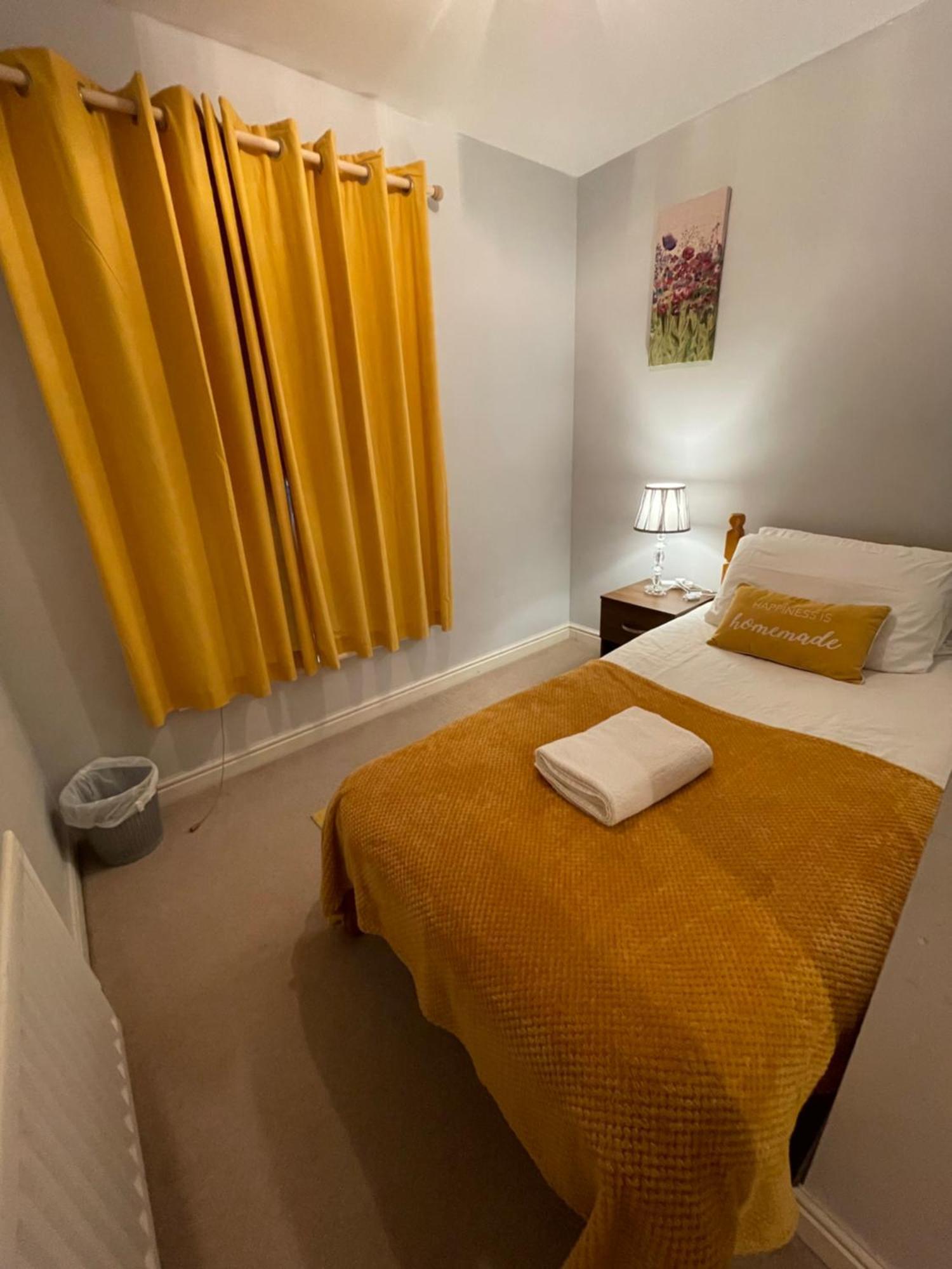 In Cardiff, Sleeps 8 *