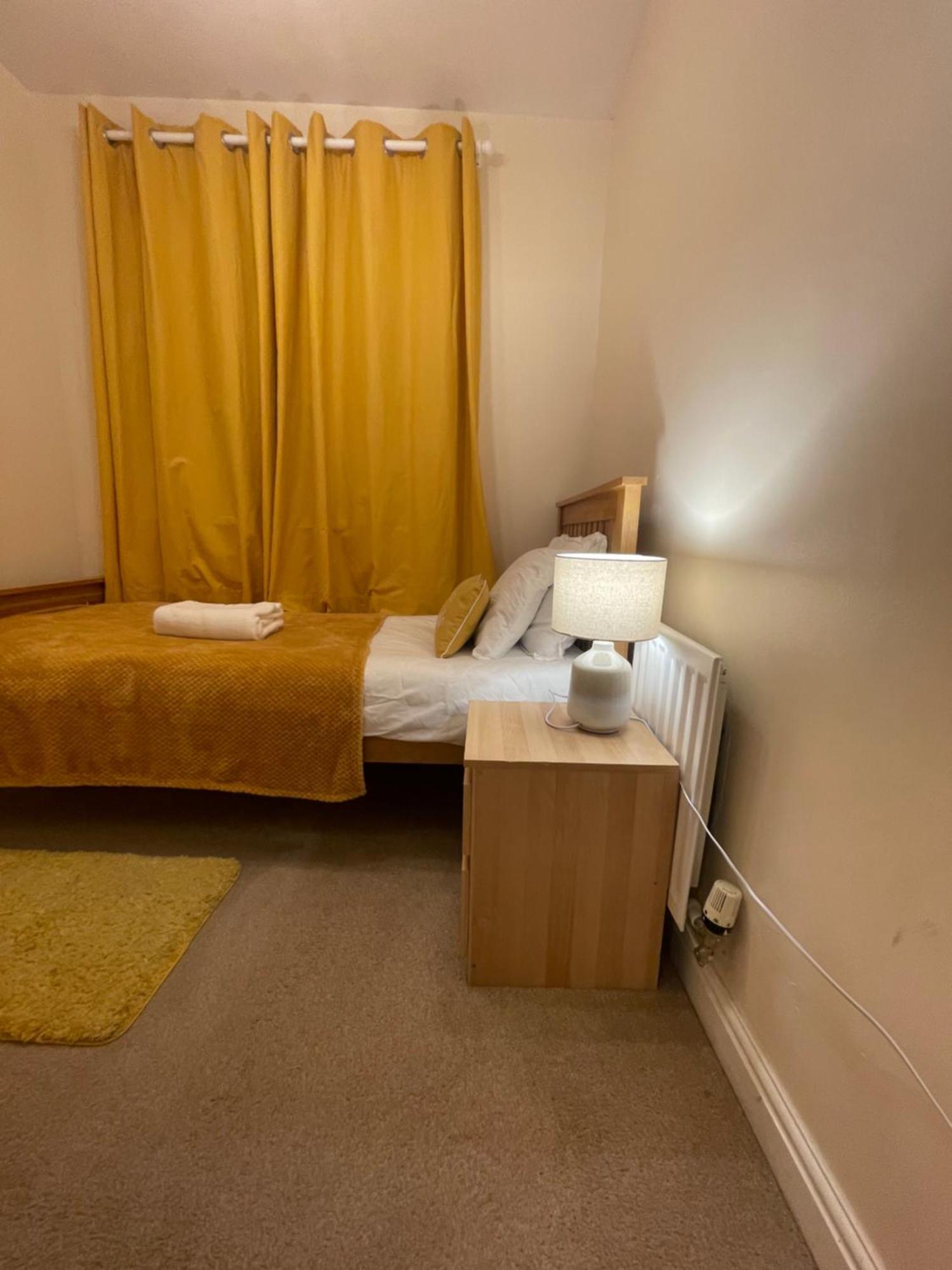 In Cardiff. Sleeps 6 Holiday home *