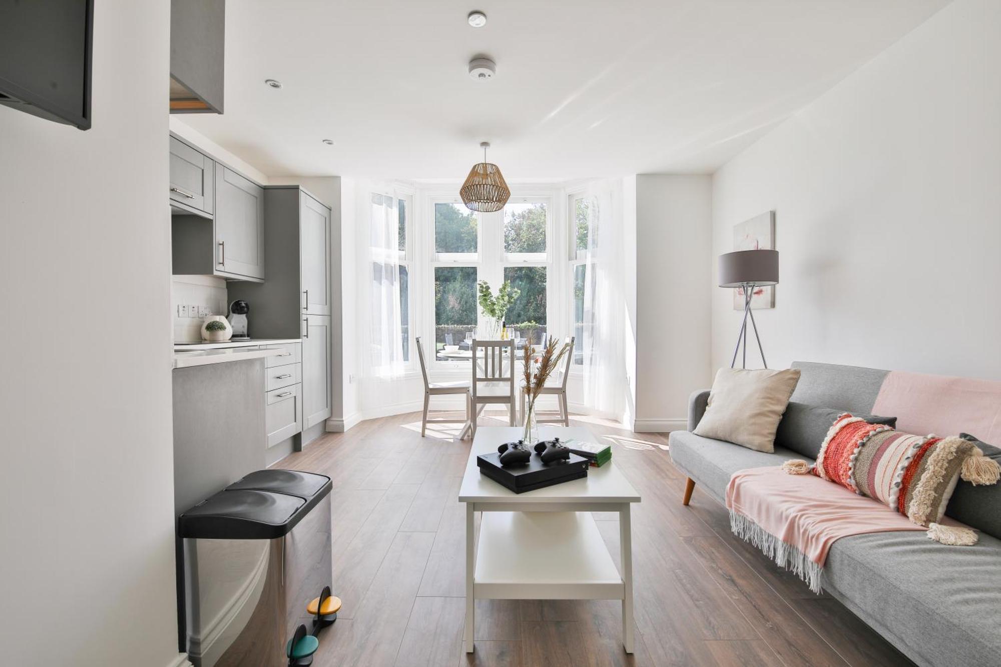 Stayright Spacious With Private Parking- 15-minute Stroll To Town Centre Cardiff