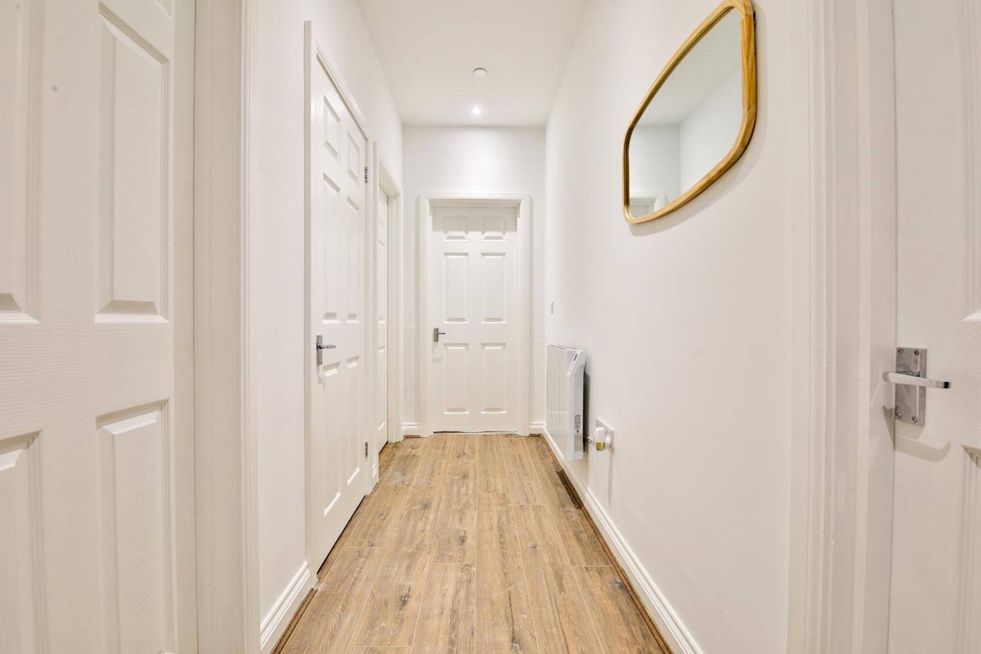Apartment Stayright Spacious With Private Parking- 15-minute Stroll To Town Centre *