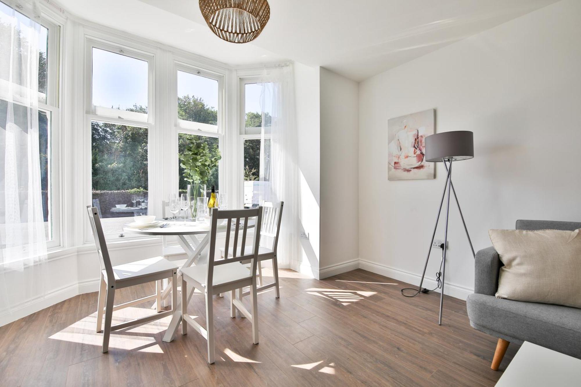 Stayright Spacious With Private Parking- 15-minute Stroll To Town Centre Apartment Cardiff