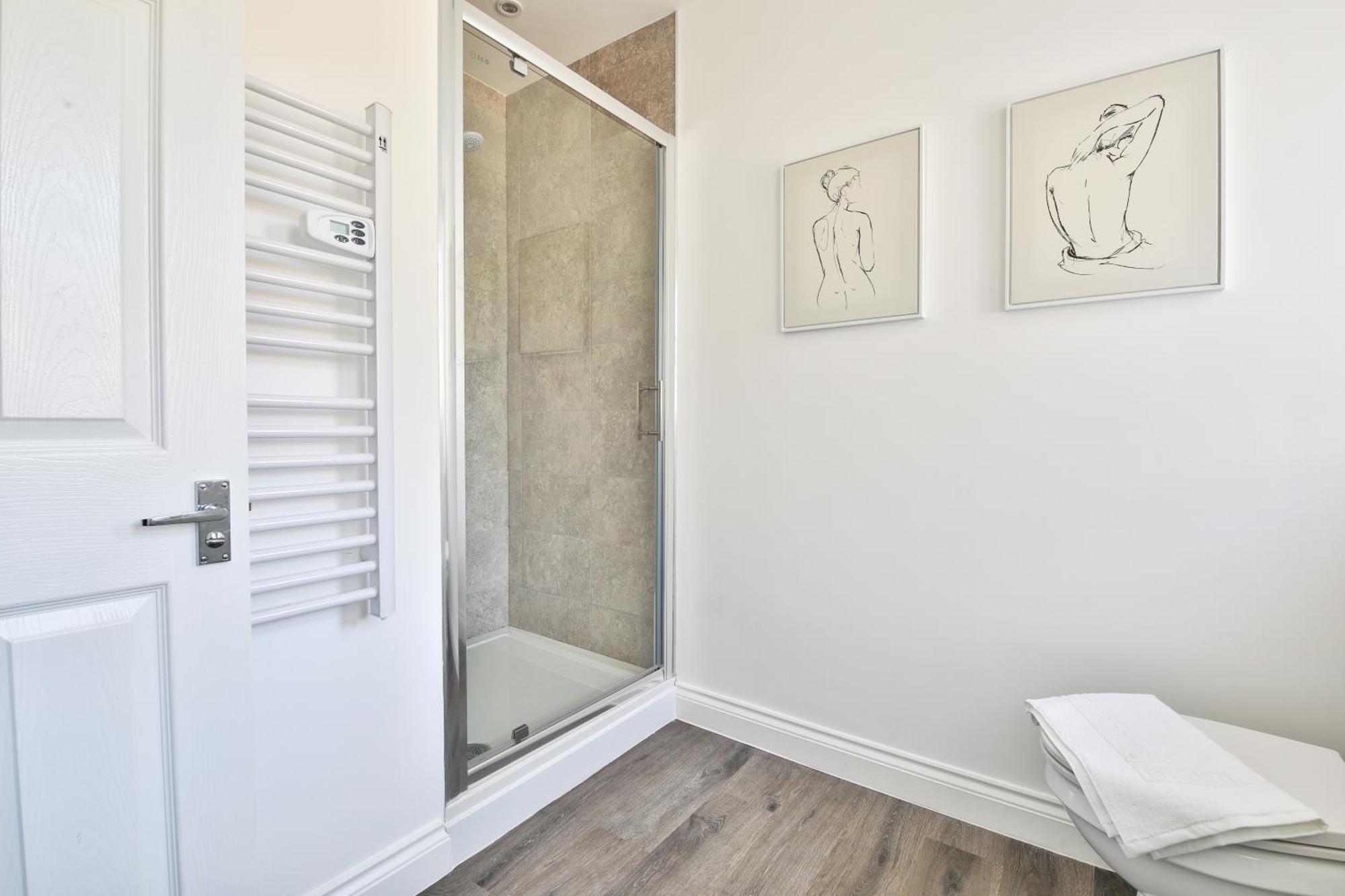 Stayright Spacious With Private Parking- 15-minute Stroll To Town Centre Cardiff