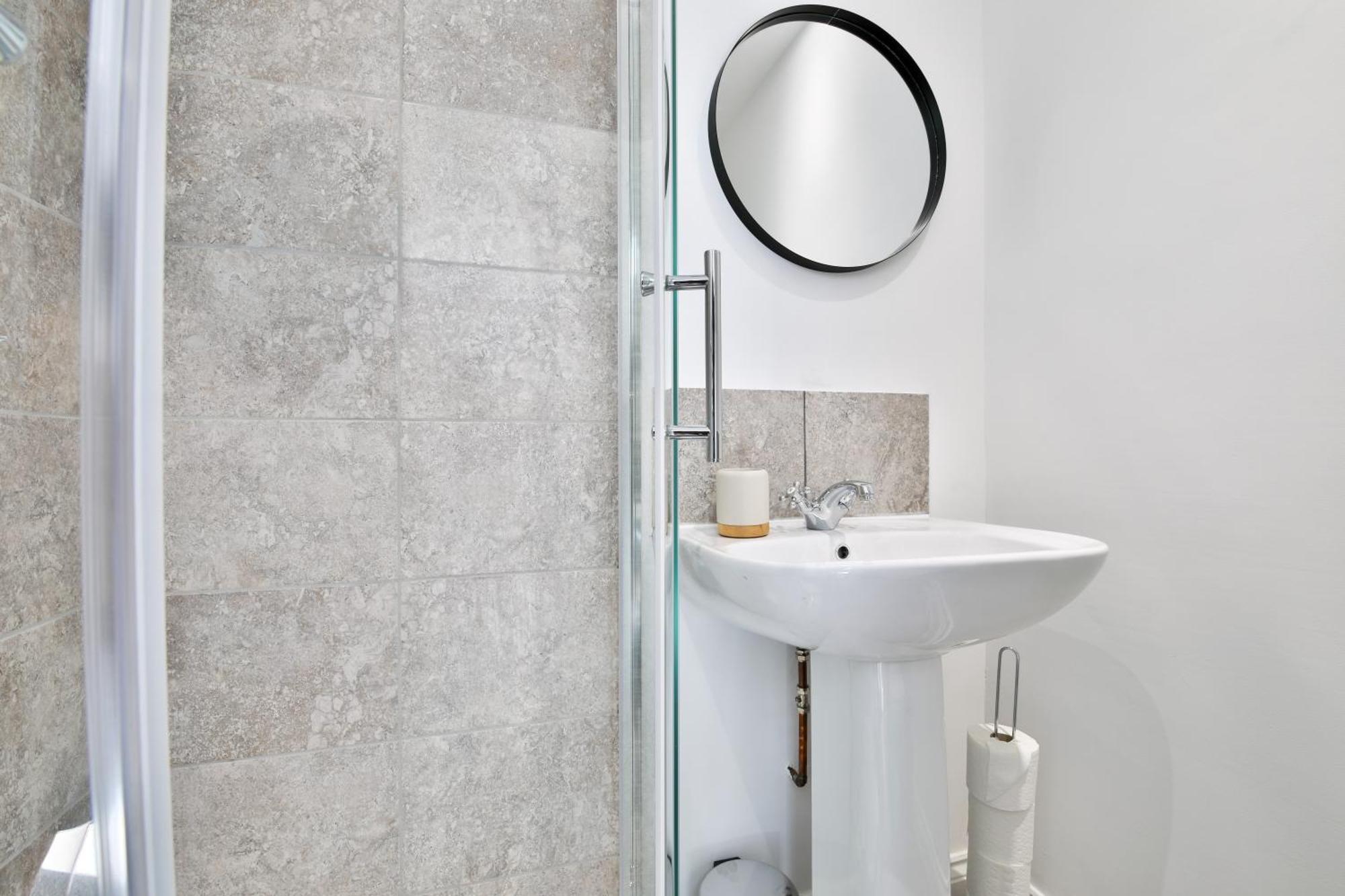Stayright Spacious With Private Parking- 15-minute Stroll To Town Centre Cardiff