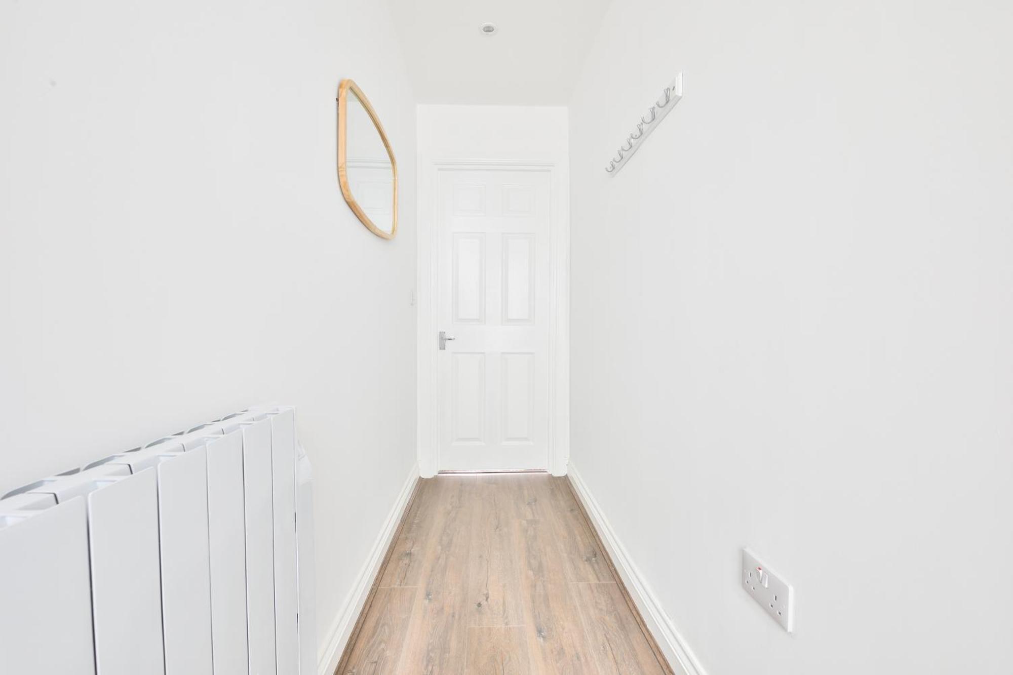 Stayright Spacious With Private Parking- 15-minute Stroll To Town Centre *