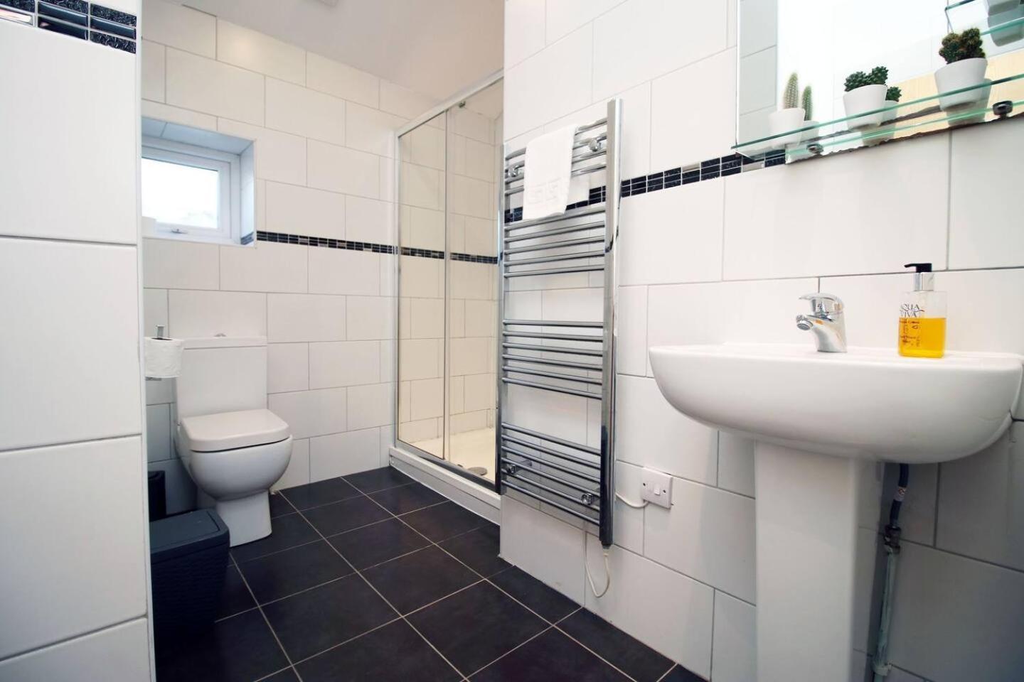 2 Bedroom Entire Near Principality Stadium Apartment