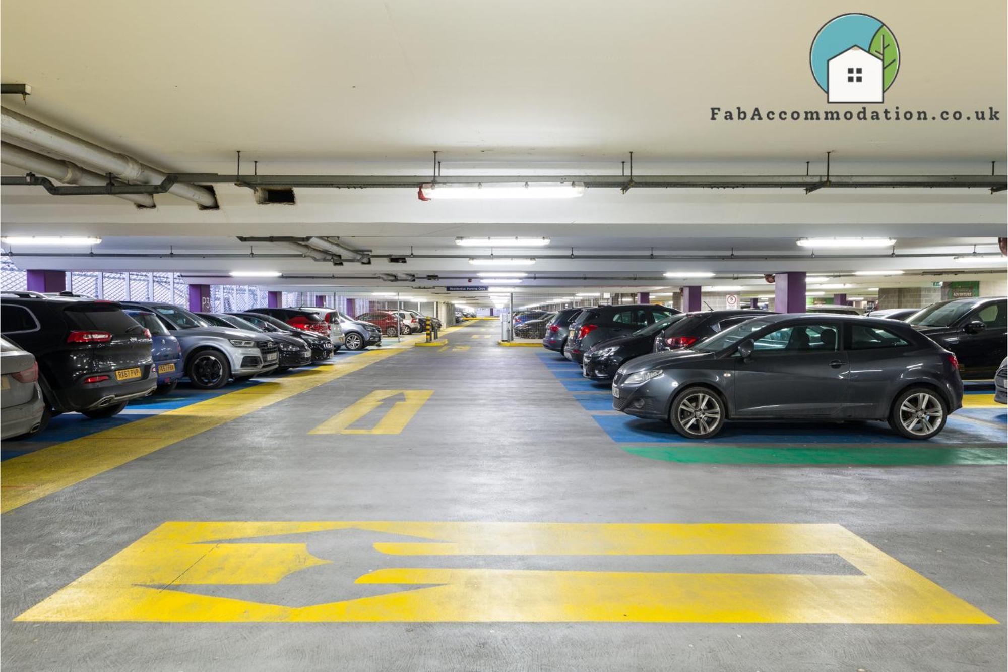 Amazing Flat-parking Available-by Fabaccommodation Apartment