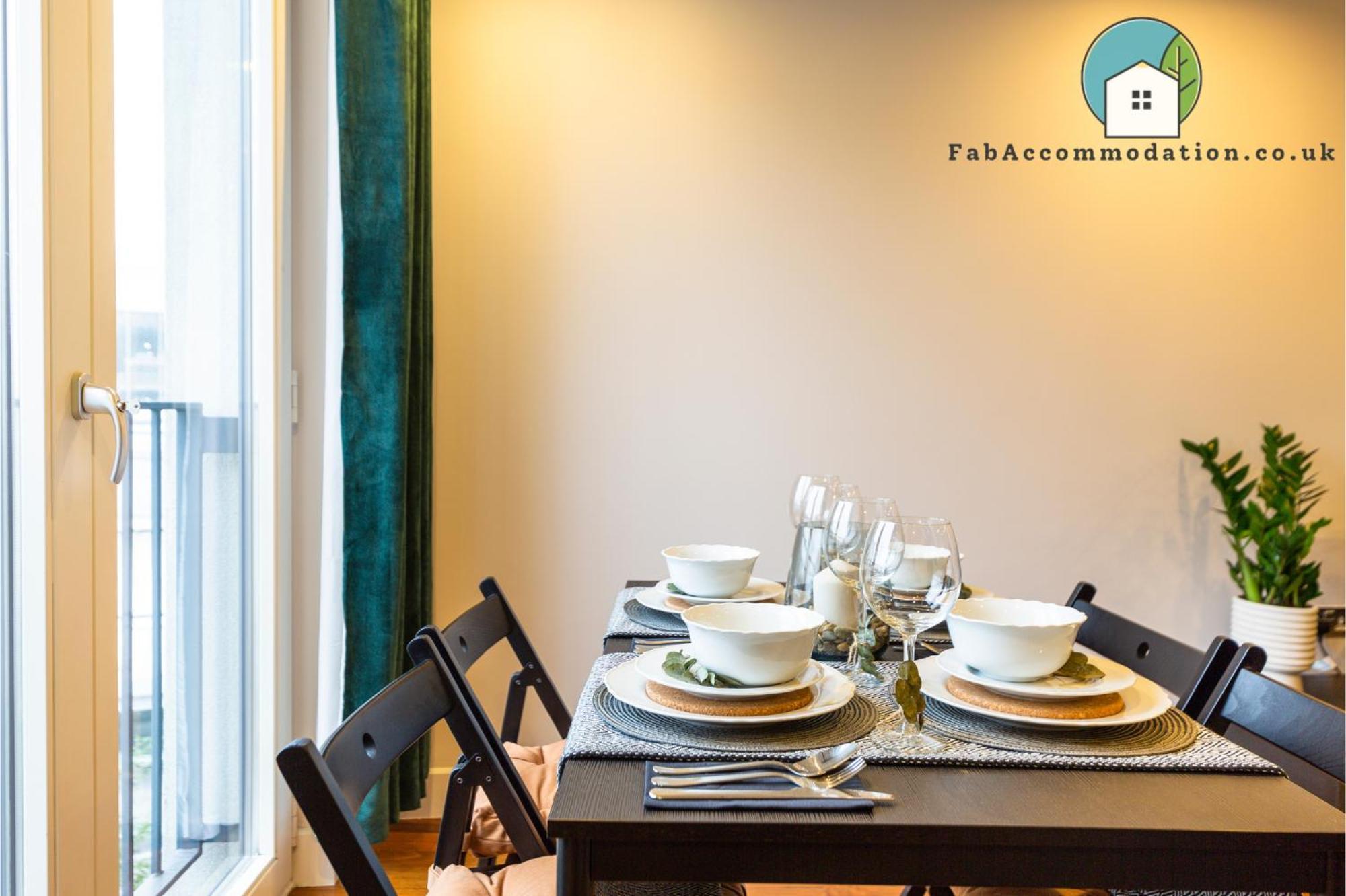 Amazing Flat-parking Available-by Fabaccommodation Apartment Cardiff