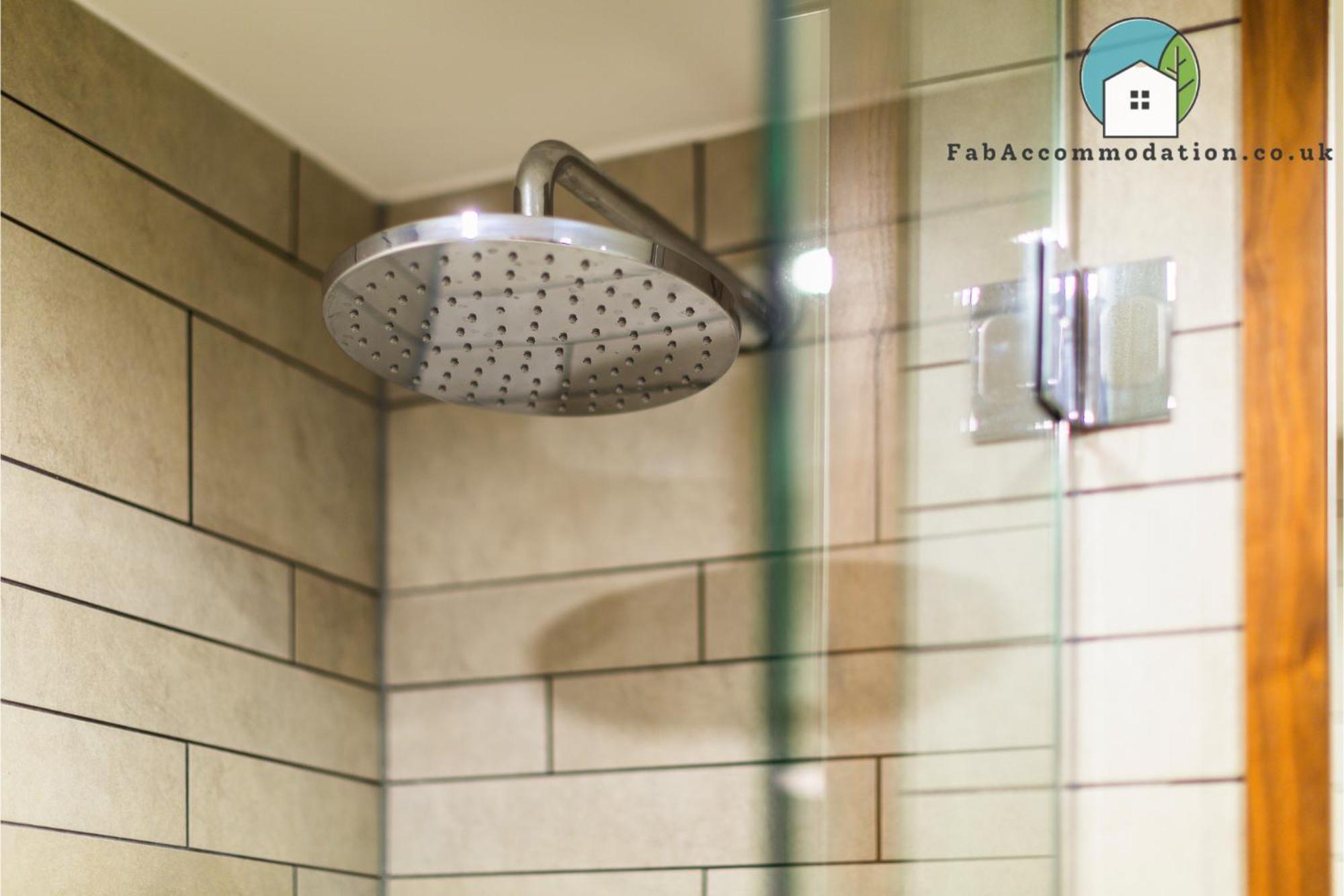 Amazing Flat-parking Available-by Fabaccommodation Cardiff