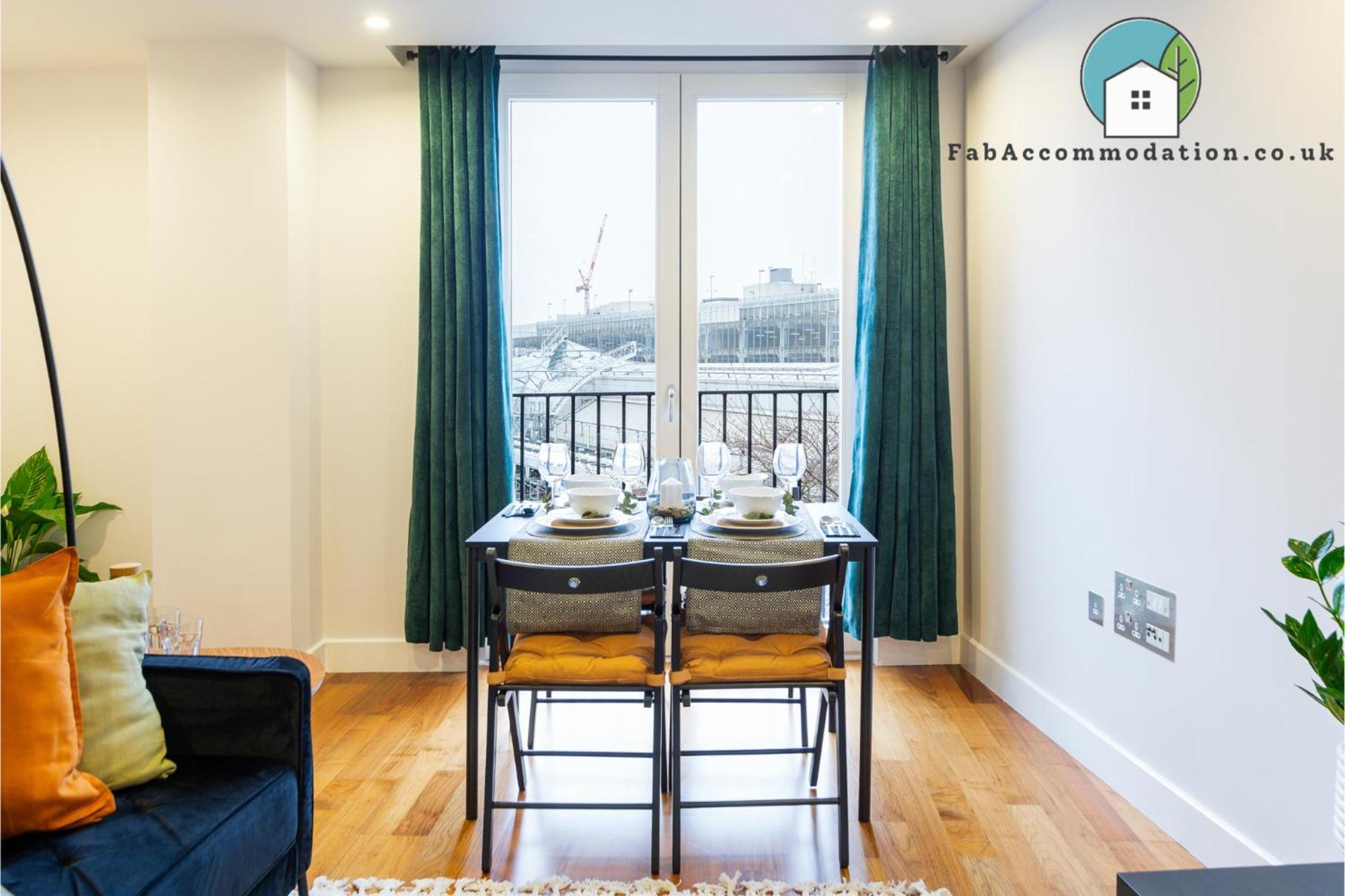 Amazing Flat-parking Available-by Fabaccommodation Cardiff