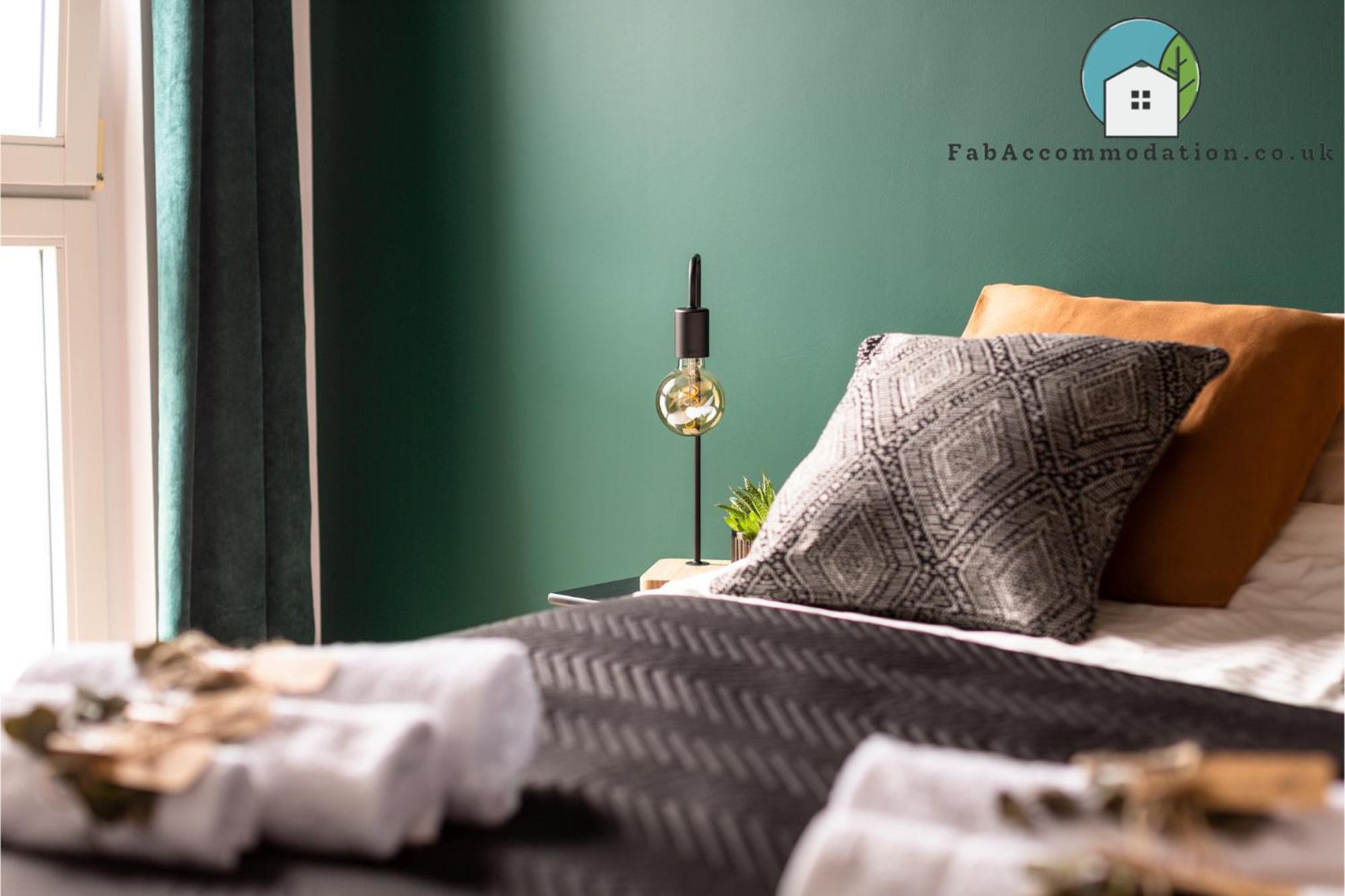 Apartment Amazing Flat-parking Available-by Fabaccommodation *