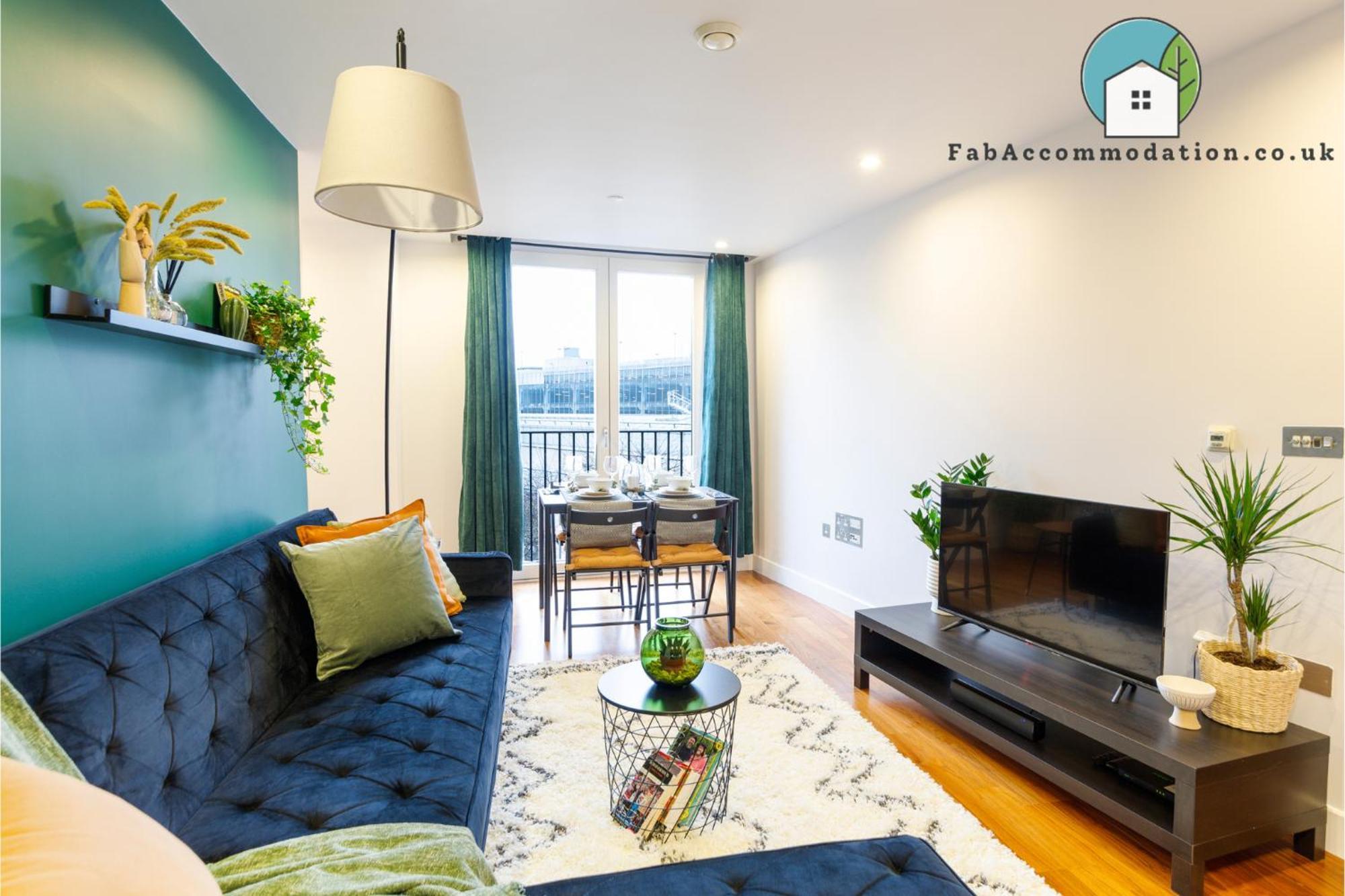 Amazing Flat-parking Available-by Fabaccommodation Cardiff