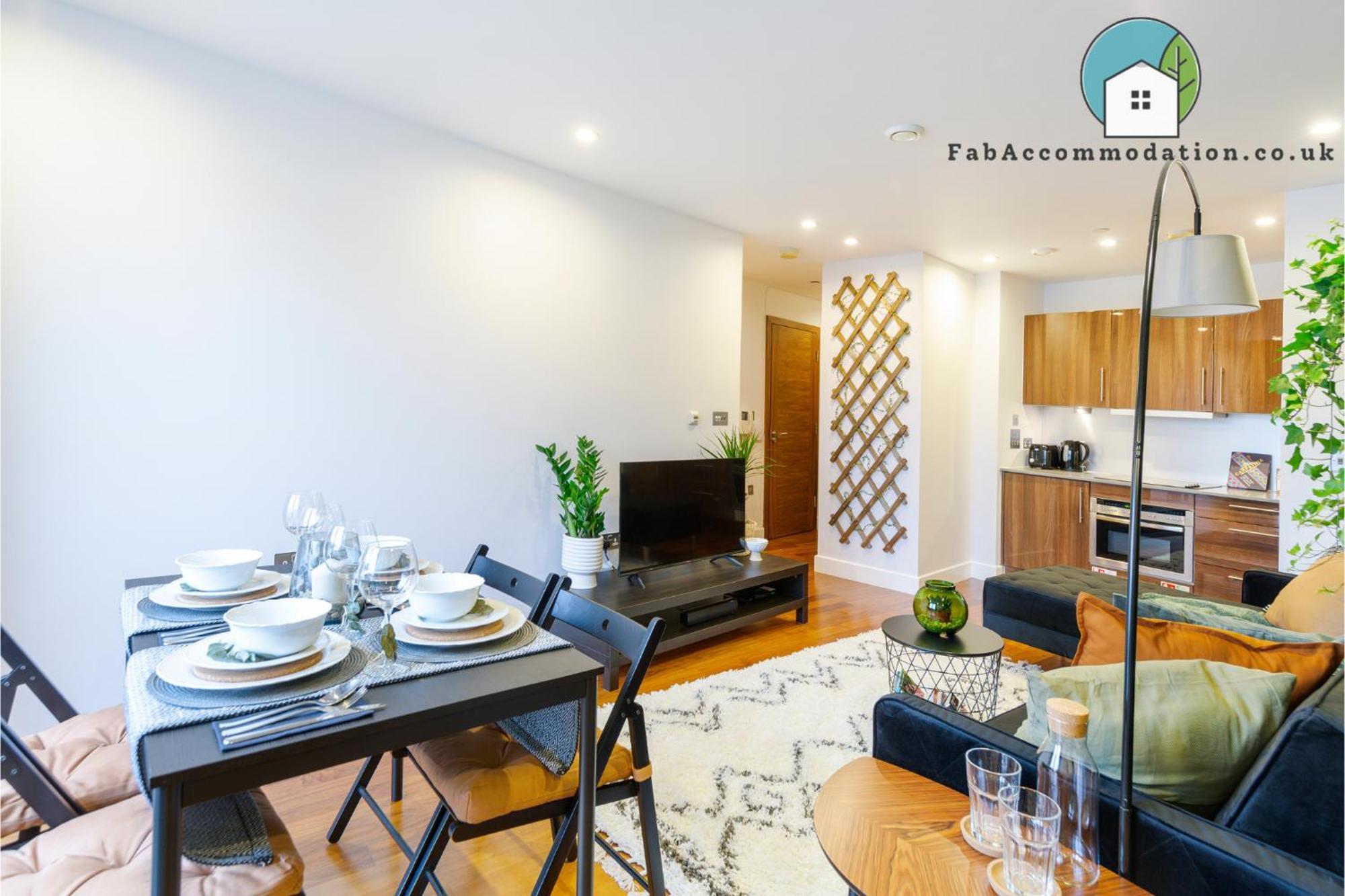 Apartment Amazing Flat-parking Available-by Fabaccommodation