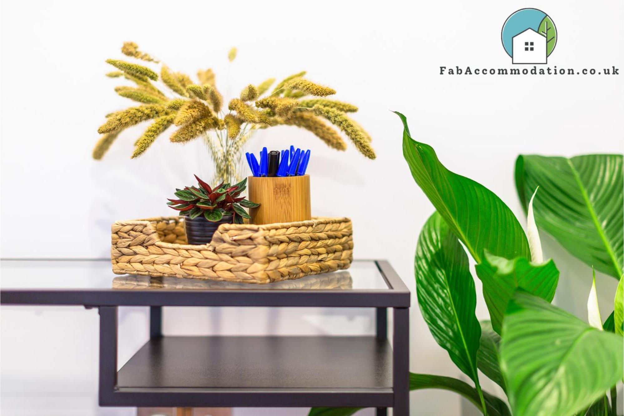 Amazing Flat-parking Available-by Fabaccommodation Apartment