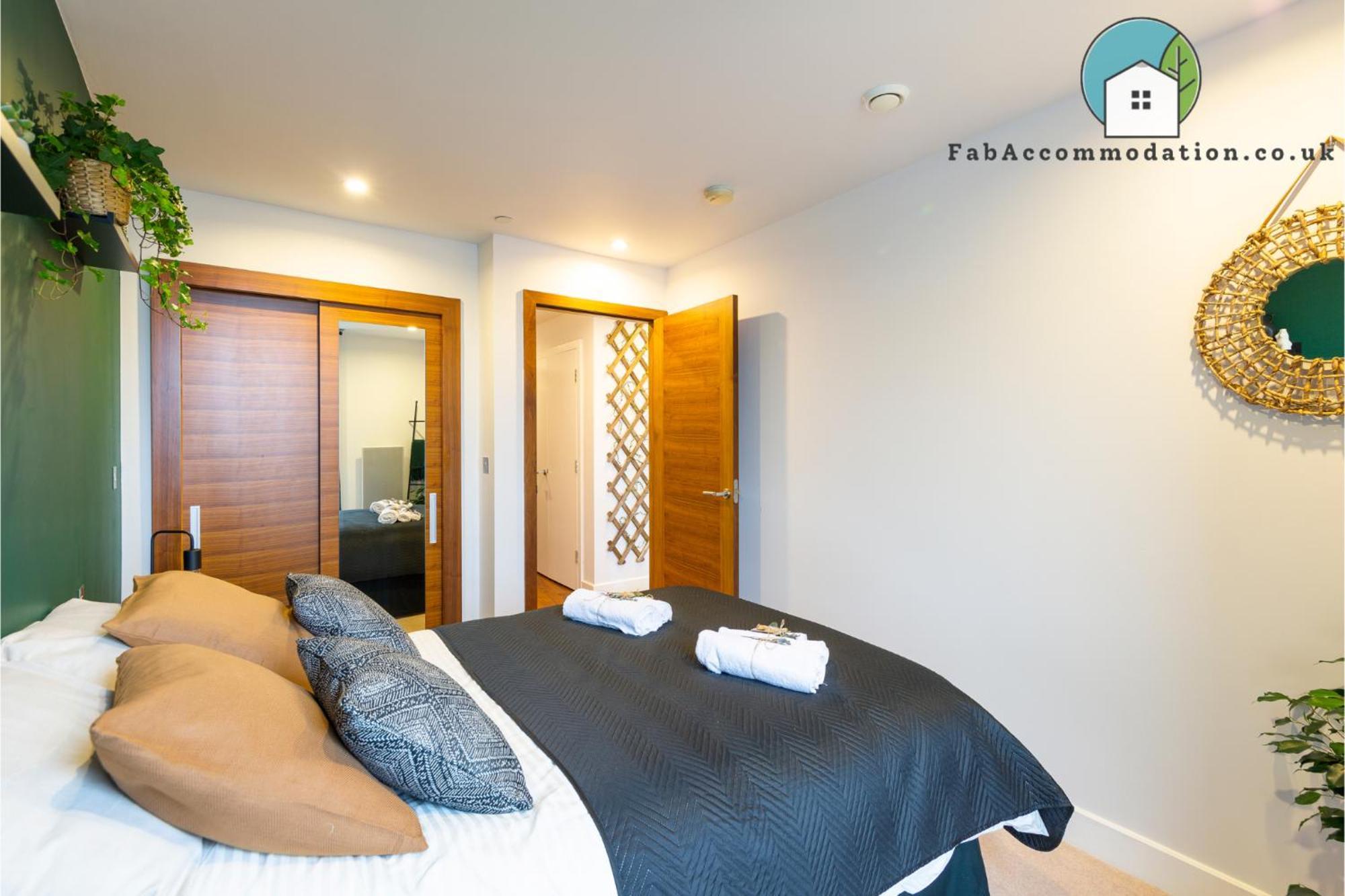 Amazing Flat-parking Available-by Fabaccommodation Cardiff