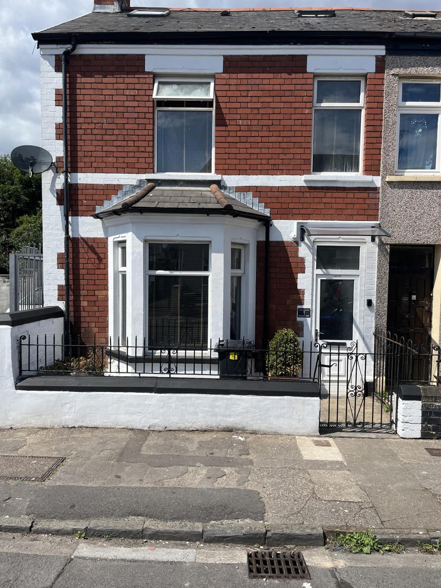Adanhouse-stockland Spacious 5 Bedroom House Sleeps 12 Private Garden