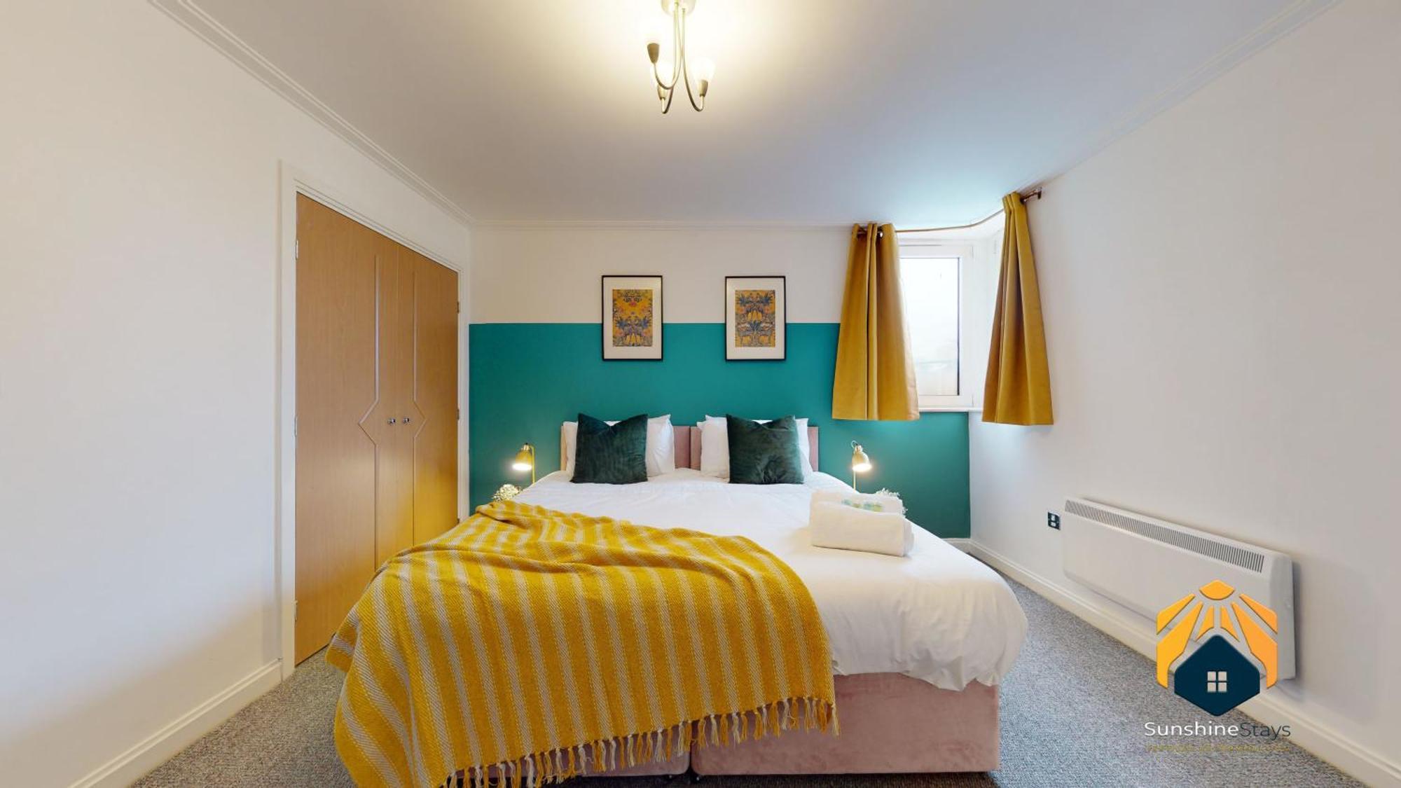 Stunning City Apartment! Sleeps 8 Apartment