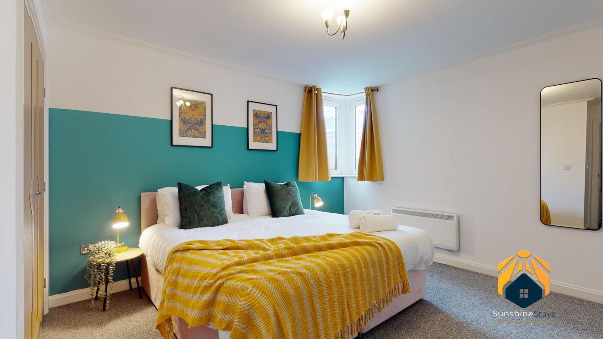 Stunning City Apartment! Sleeps 8 Apartment