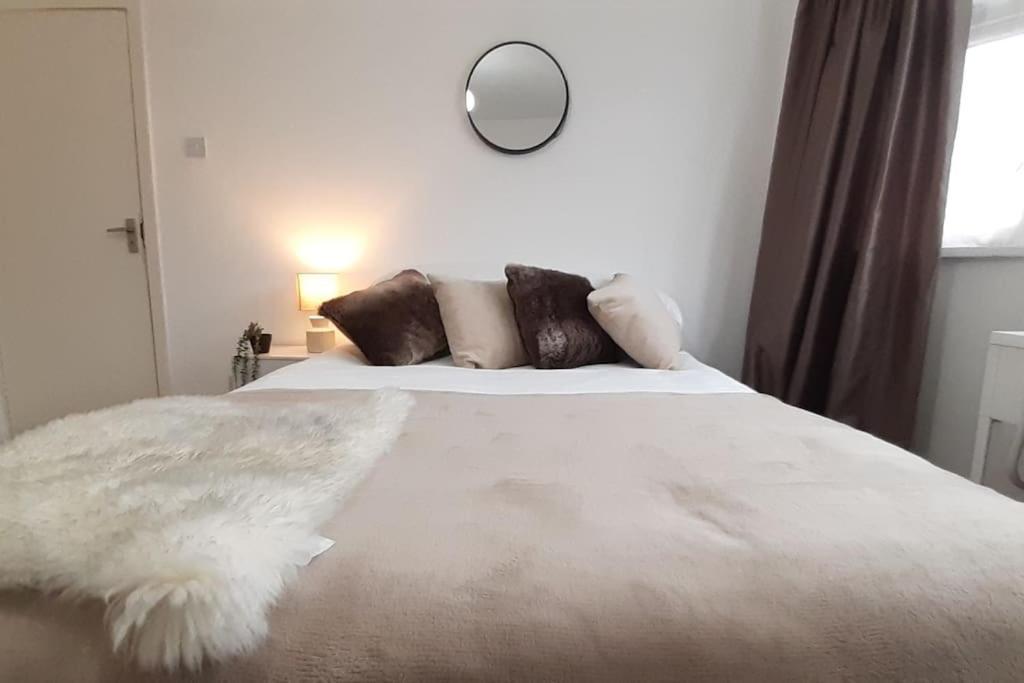 Free Parking Spacious Apartment *