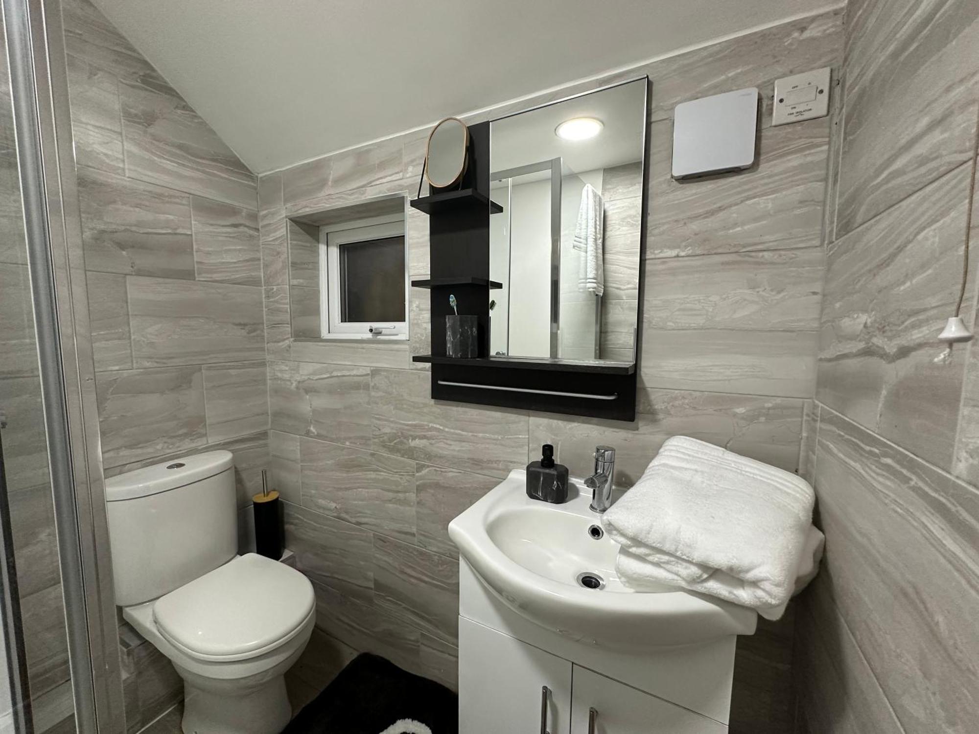 2-bed With Rooftop Garden In Prime Location Apartment *