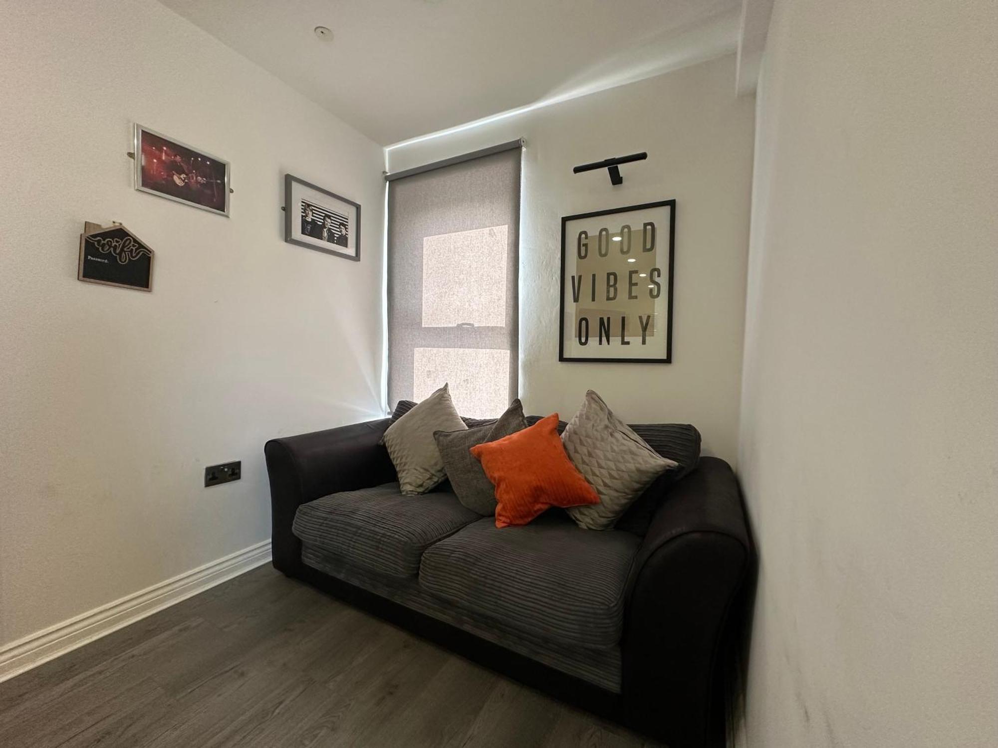 2-bed With Rooftop Garden In Prime Location * Cardiff