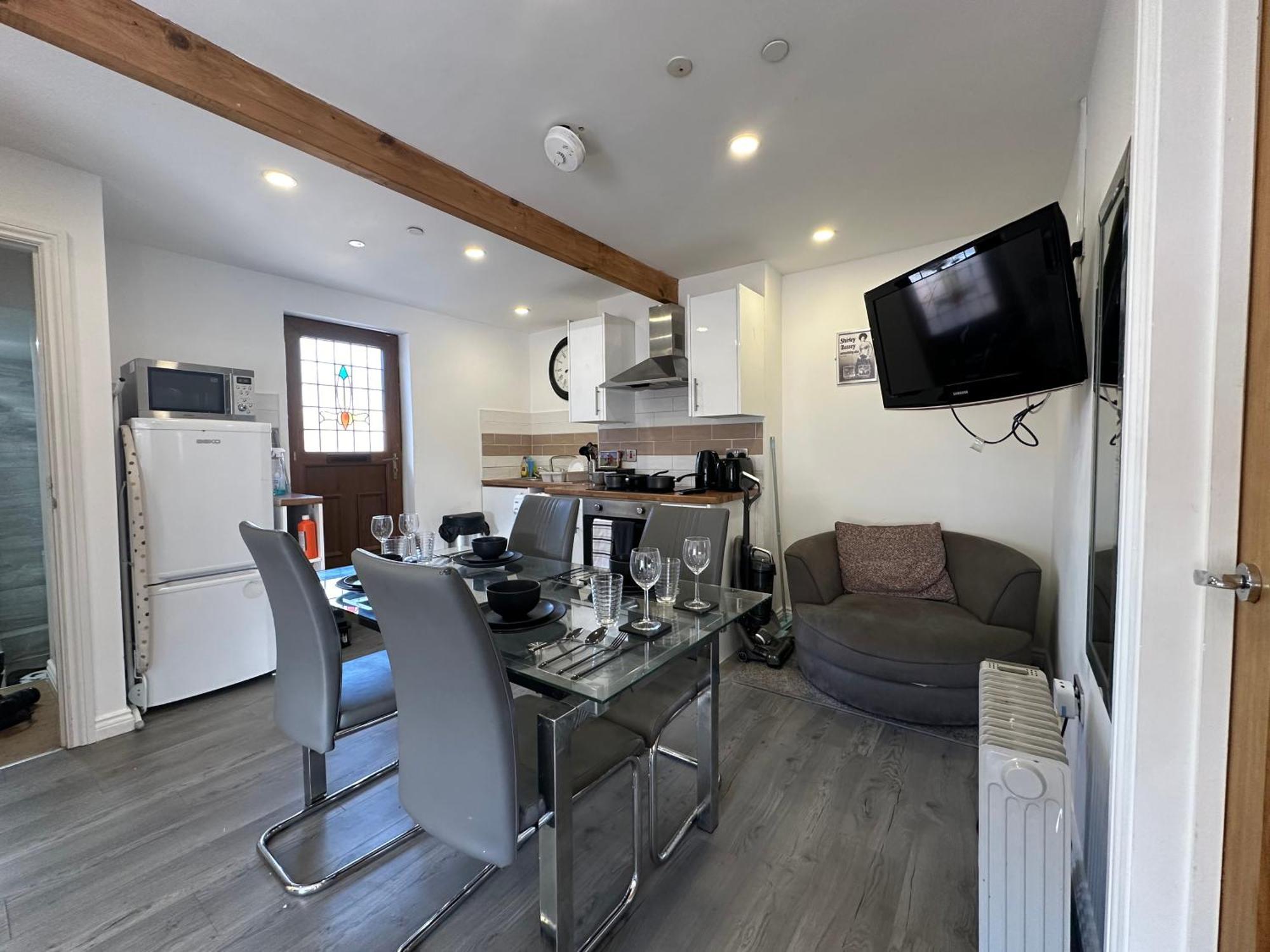 2-bed With Rooftop Garden In Prime Location *