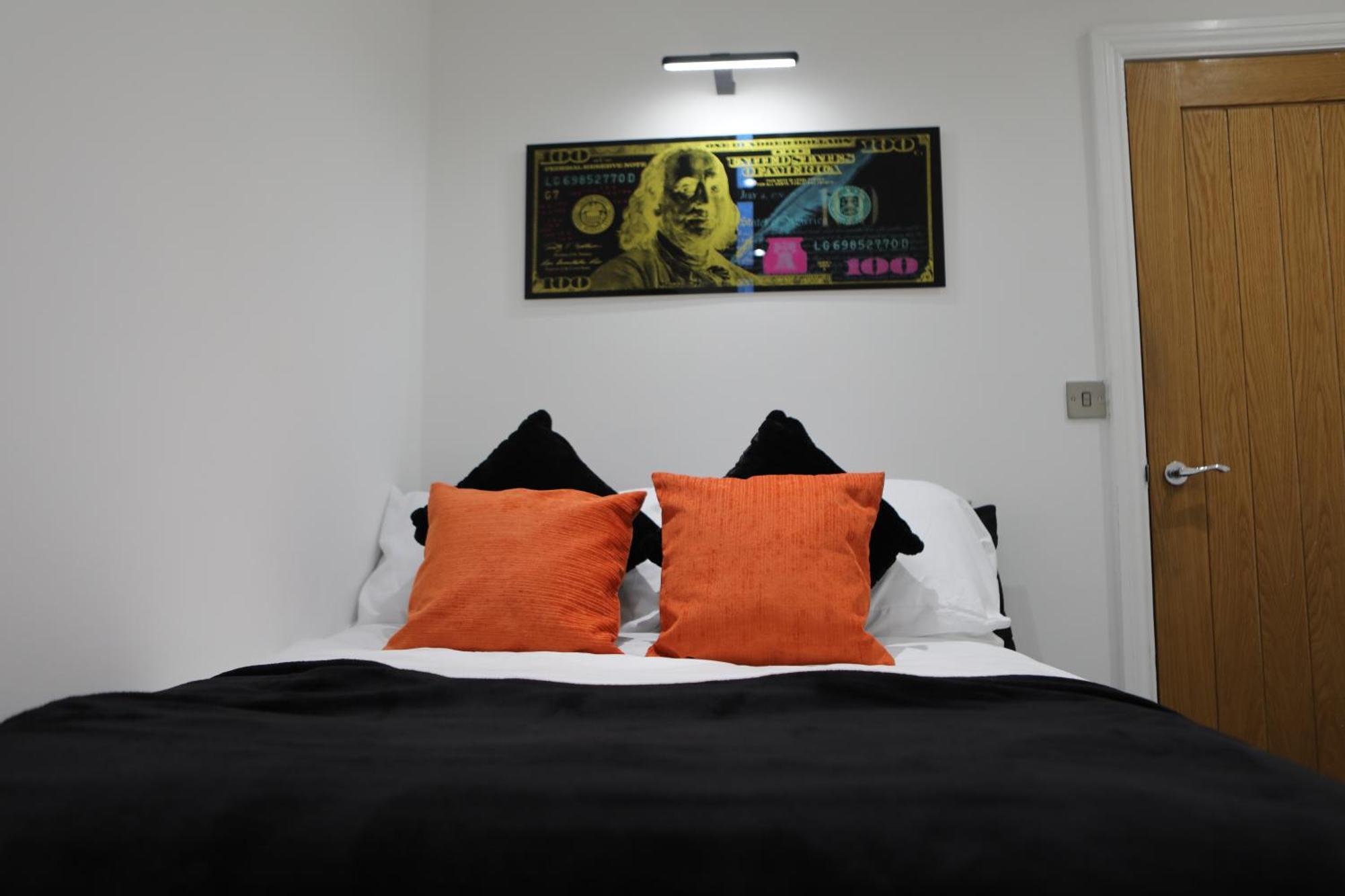 2-bed With Rooftop Garden In Prime Location *