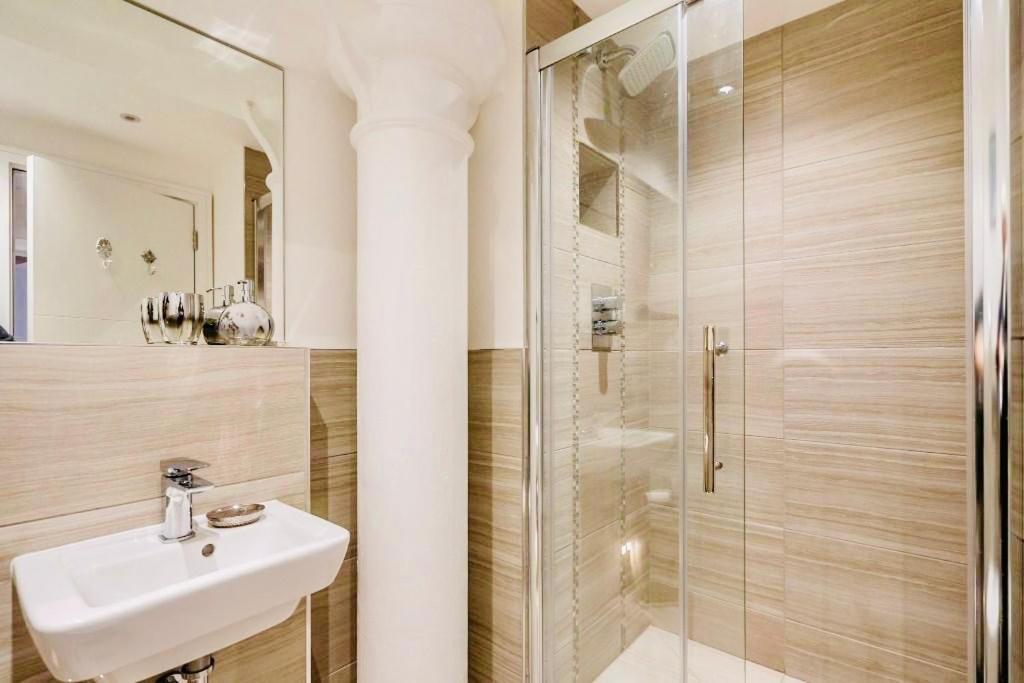 Luxury Spacious Cardiff