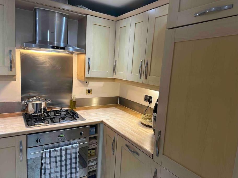 Entire Flat In Apartment Cardiff