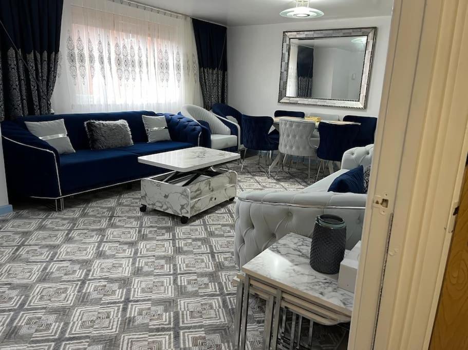 Entire Flat In *