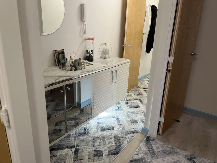 Entire Flat In Apartment Cardiff