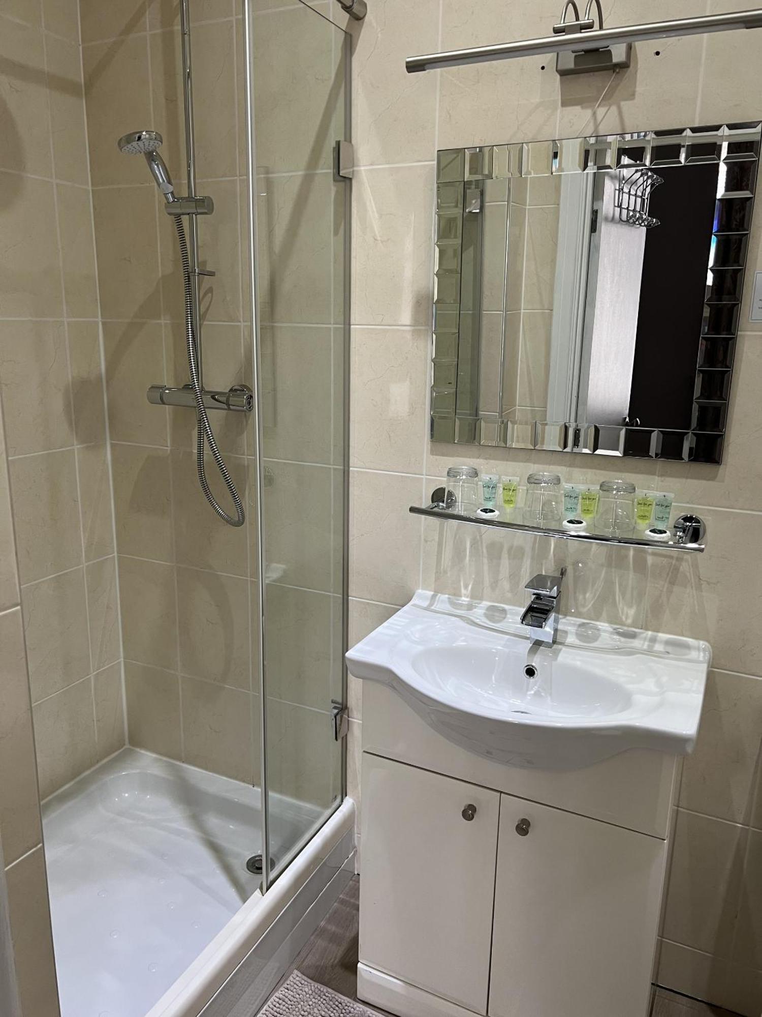 Tanes Guest house Cardiff