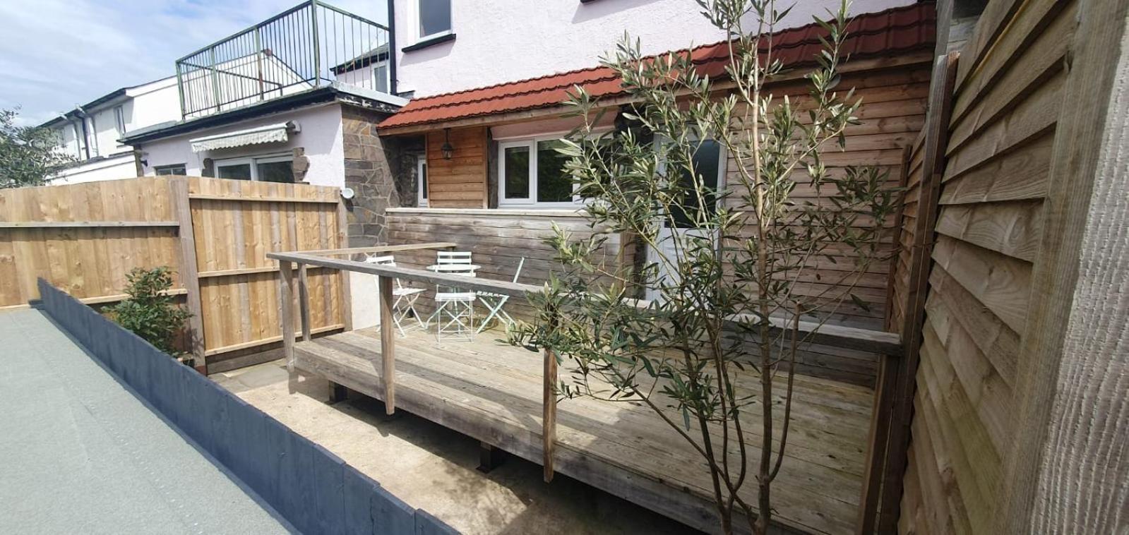 Apartment 2 Bed With Views 4 Train Stops To Centre