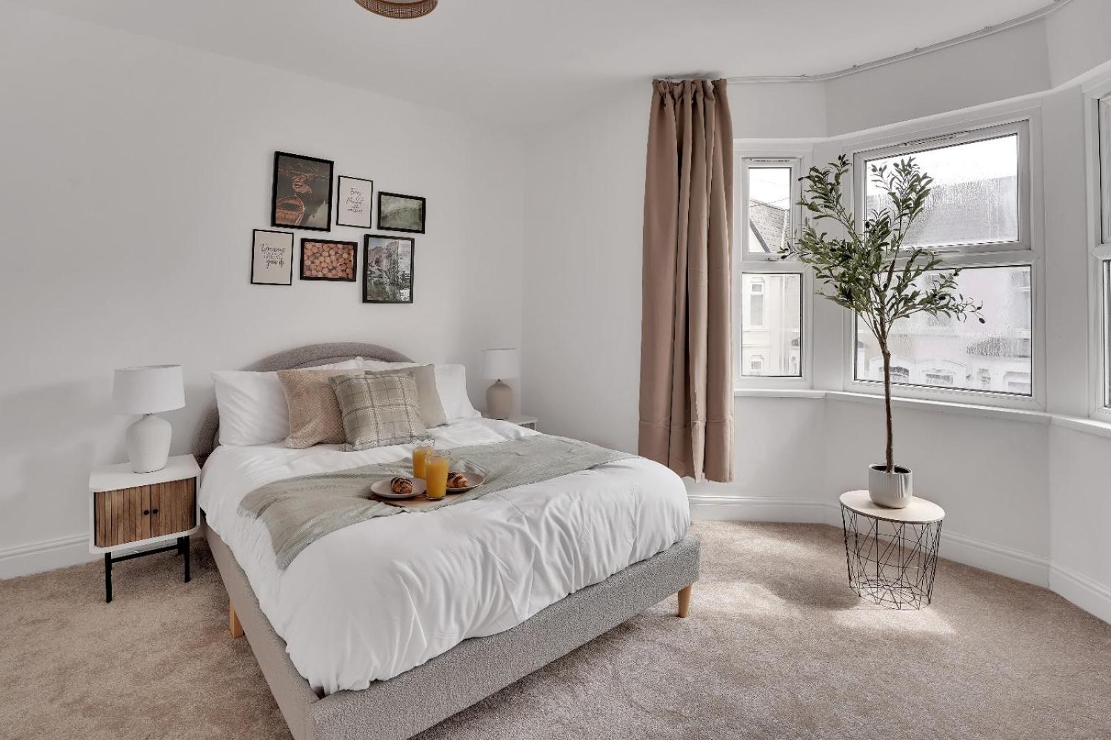 The Bay Escape -lovely 3bd House Holiday home Cardiff