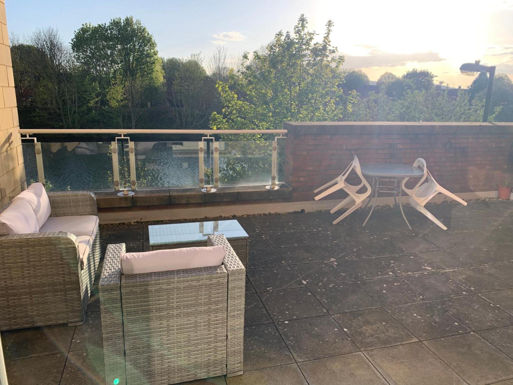 Apartment Spacious 2 Bed Perfect For Centre & Bay, Pool, Gym Cardiff