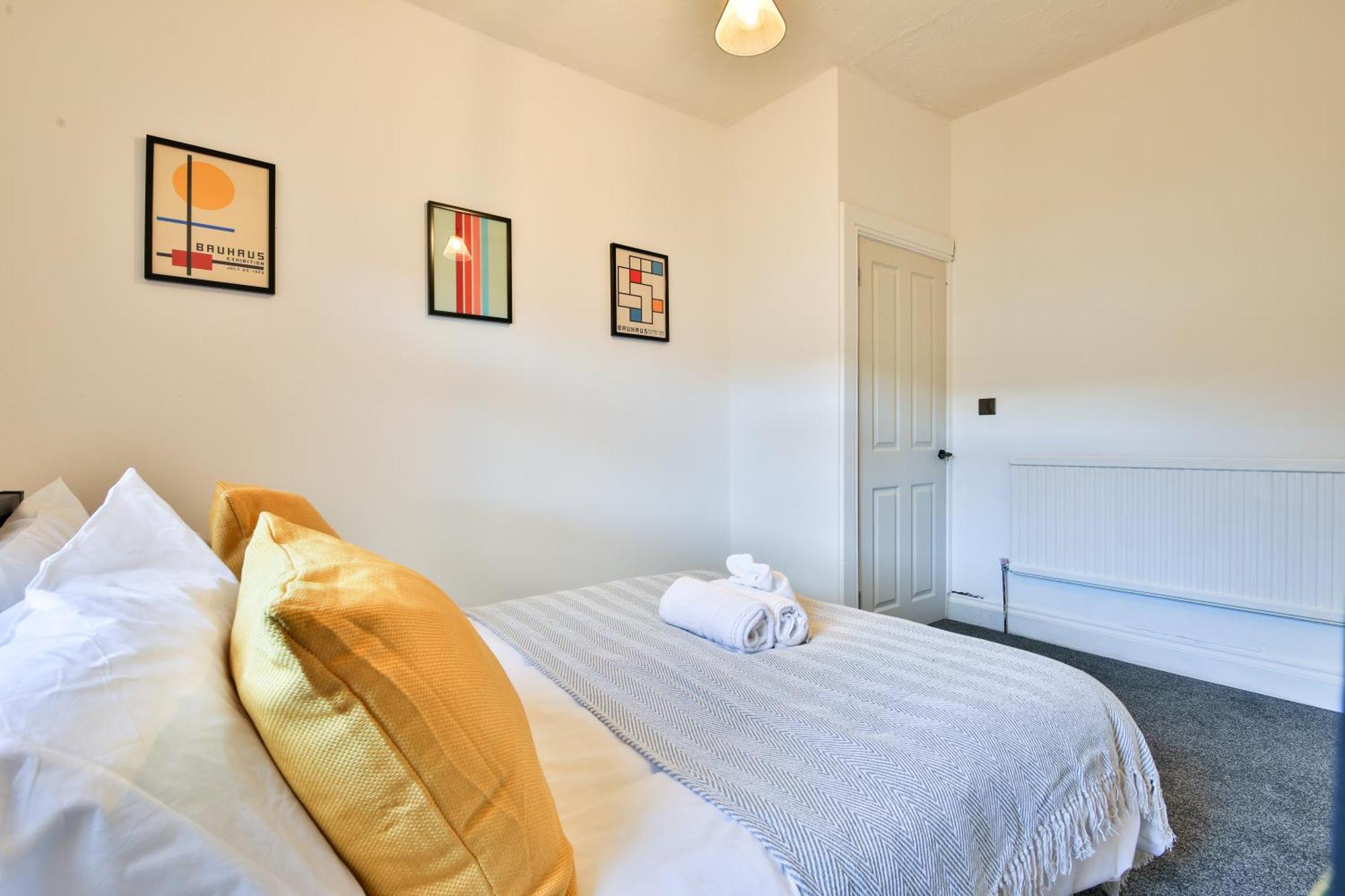 Stayright Charming 2br House, Walking Distance To City Centre *