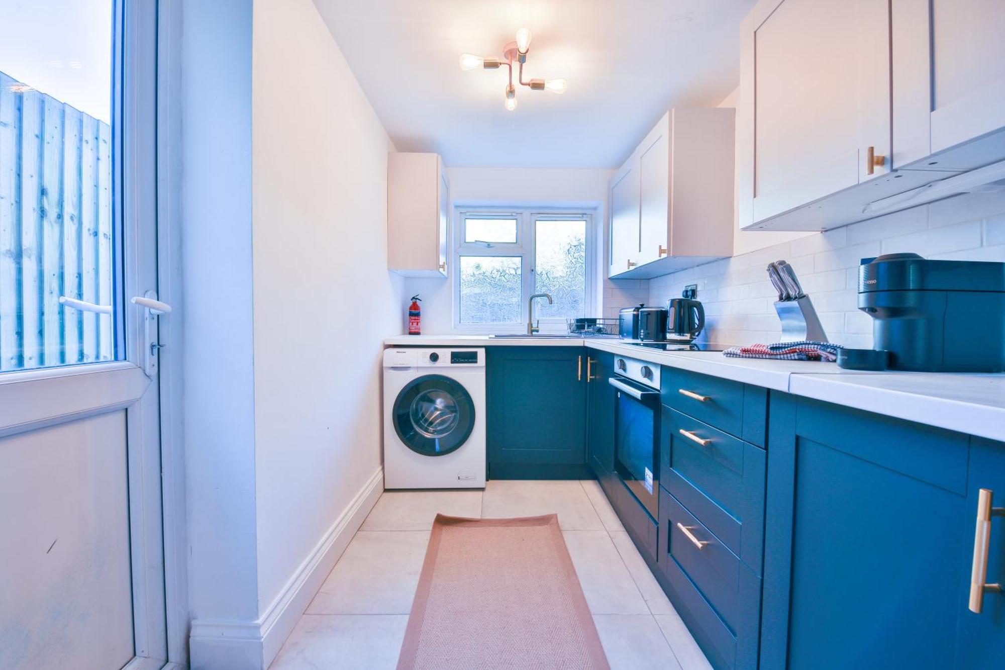 Stayright Charming 2br House, Walking Distance To City Centre *