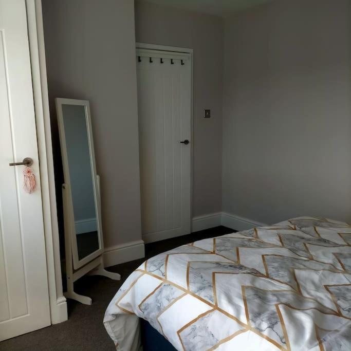 Sunny In Modern House * Cardiff