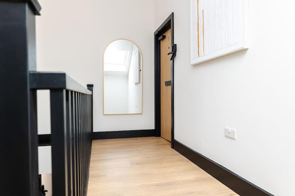 The Berriman Collection Stylish Sleeps 6 - 2 Bedroom