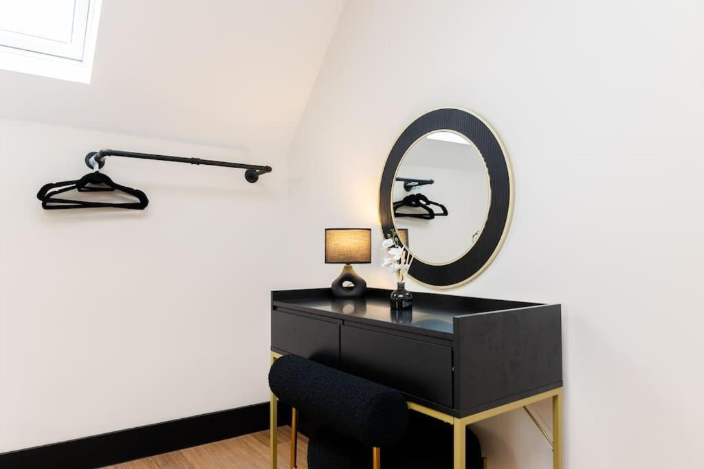 The Berriman Collection Stylish Sleeps 6 - 2 Bedroom Apartment