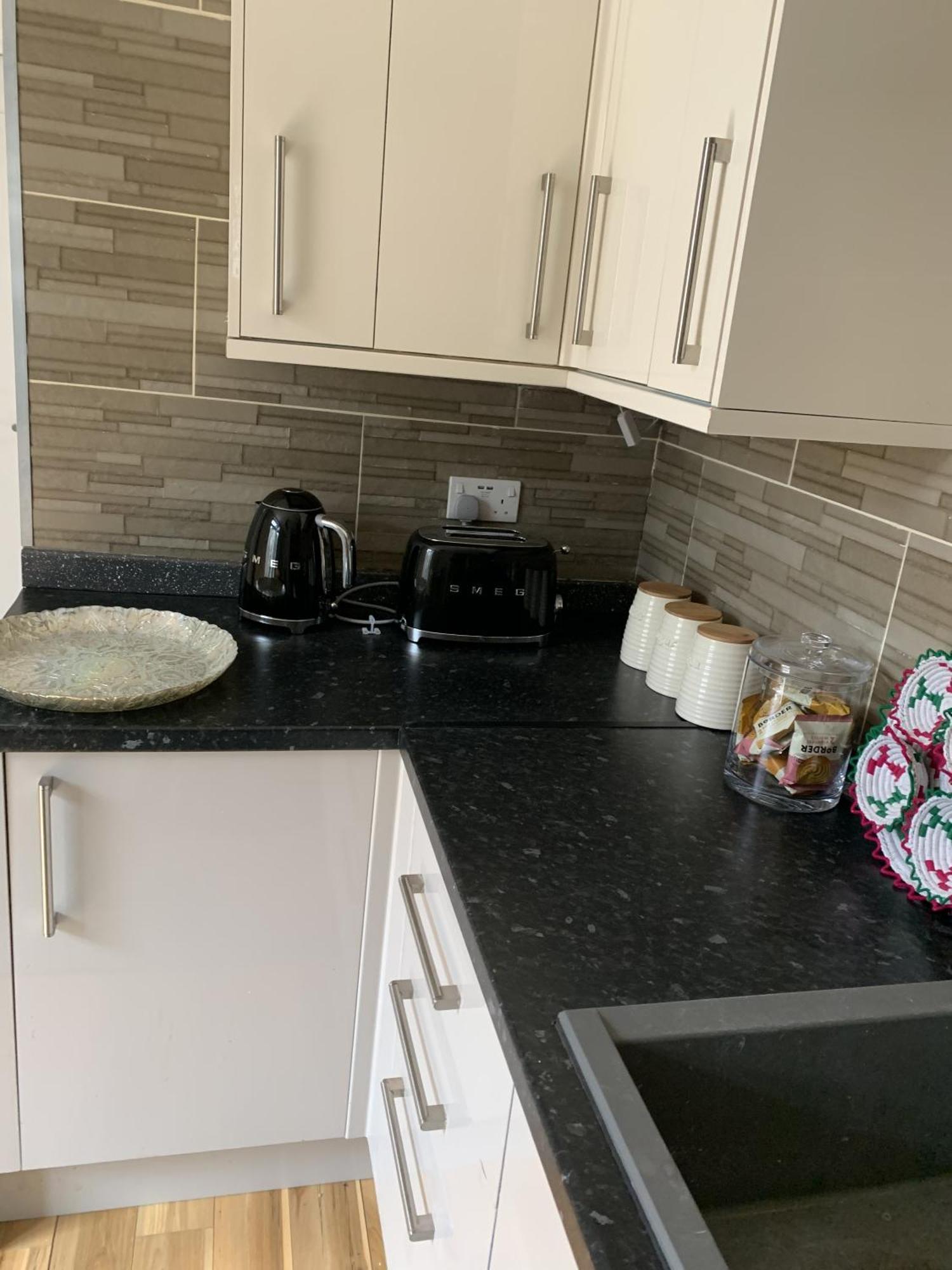 Adanhouse-stockland Spacious 5 Bedroom House Sleeps 12 Private Garden Holiday home *