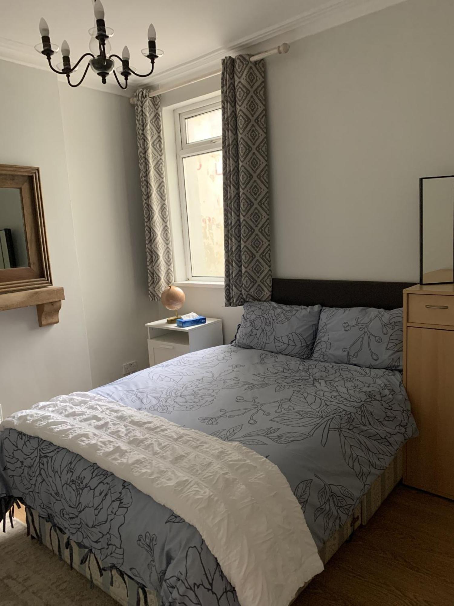 Holiday home Adanhouse-stockland Spacious 5 Bedroom House Sleeps 12 Private Garden *