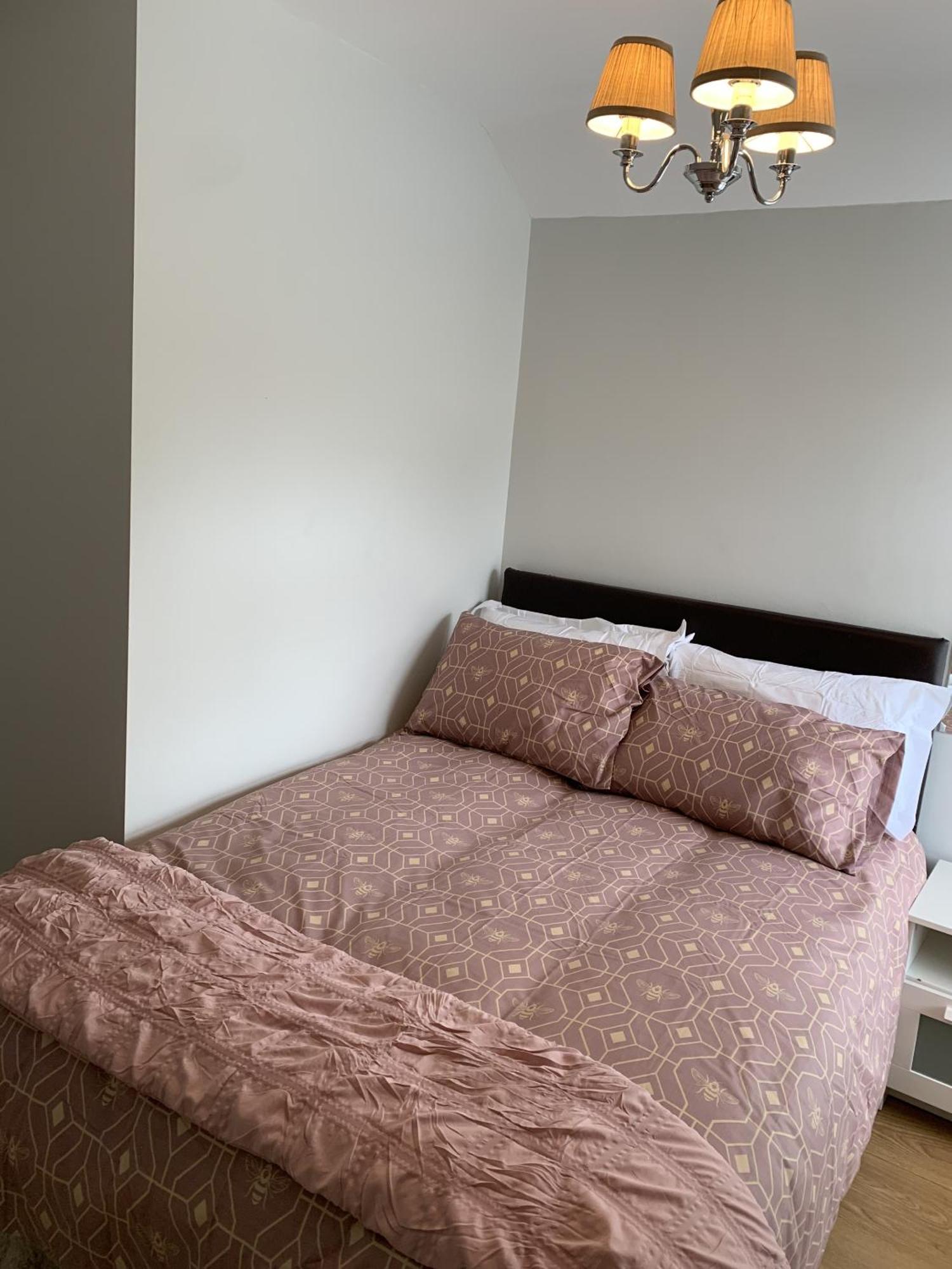 Adanhouse-stockland Spacious 5 Bedroom House Sleeps 12 Private Garden Cardiff