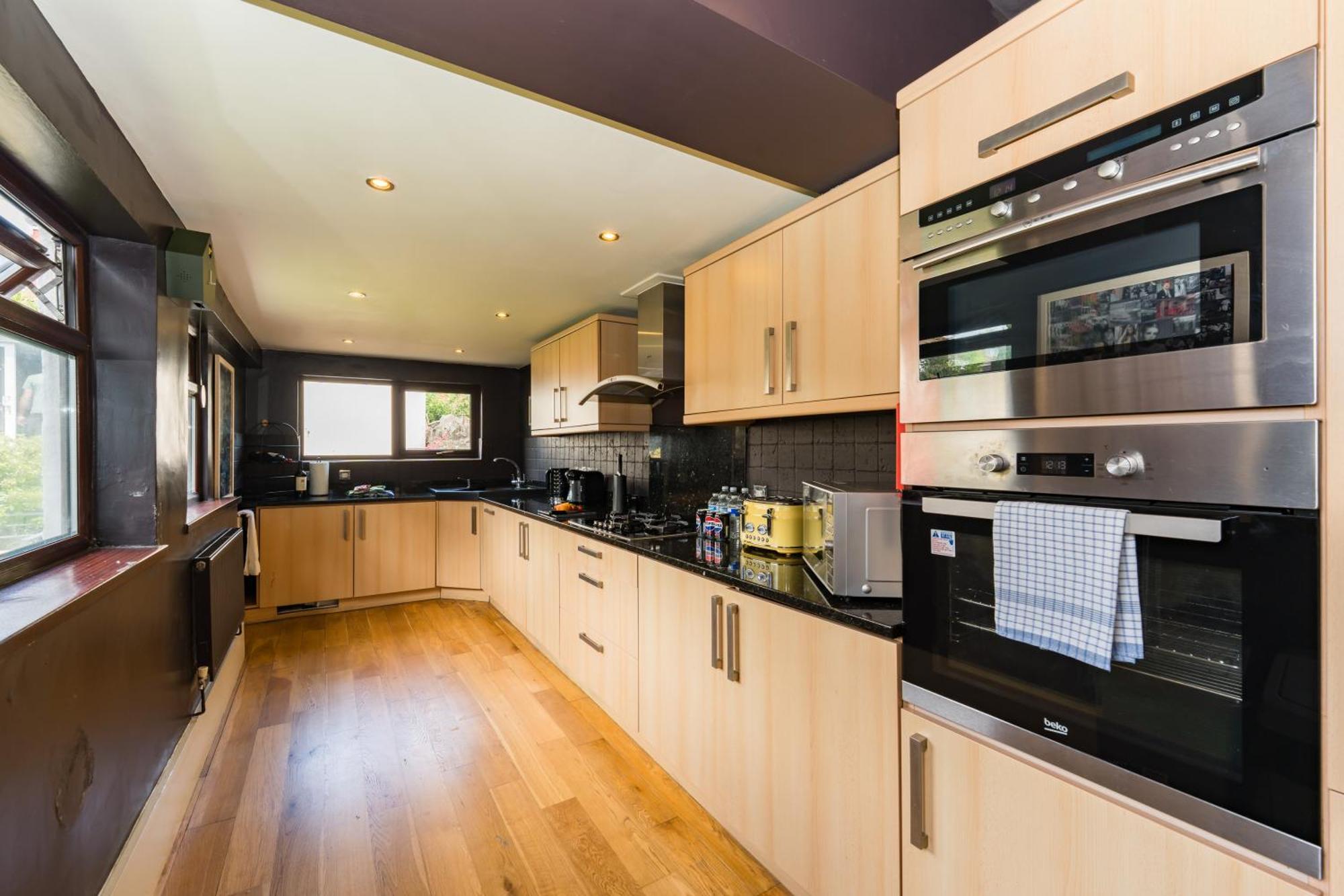 Holiday home Retreat, Spacious 4 Bed House, Games Room, Parking, Hot Tub & Bbq