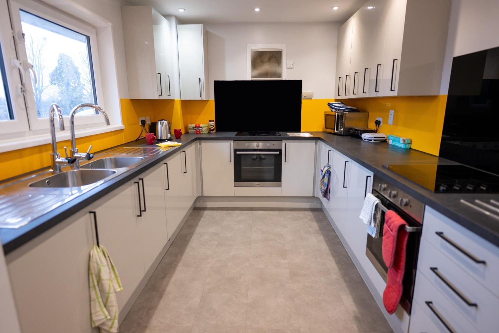Plas Gwyn Halls, Met Apartment Cardiff