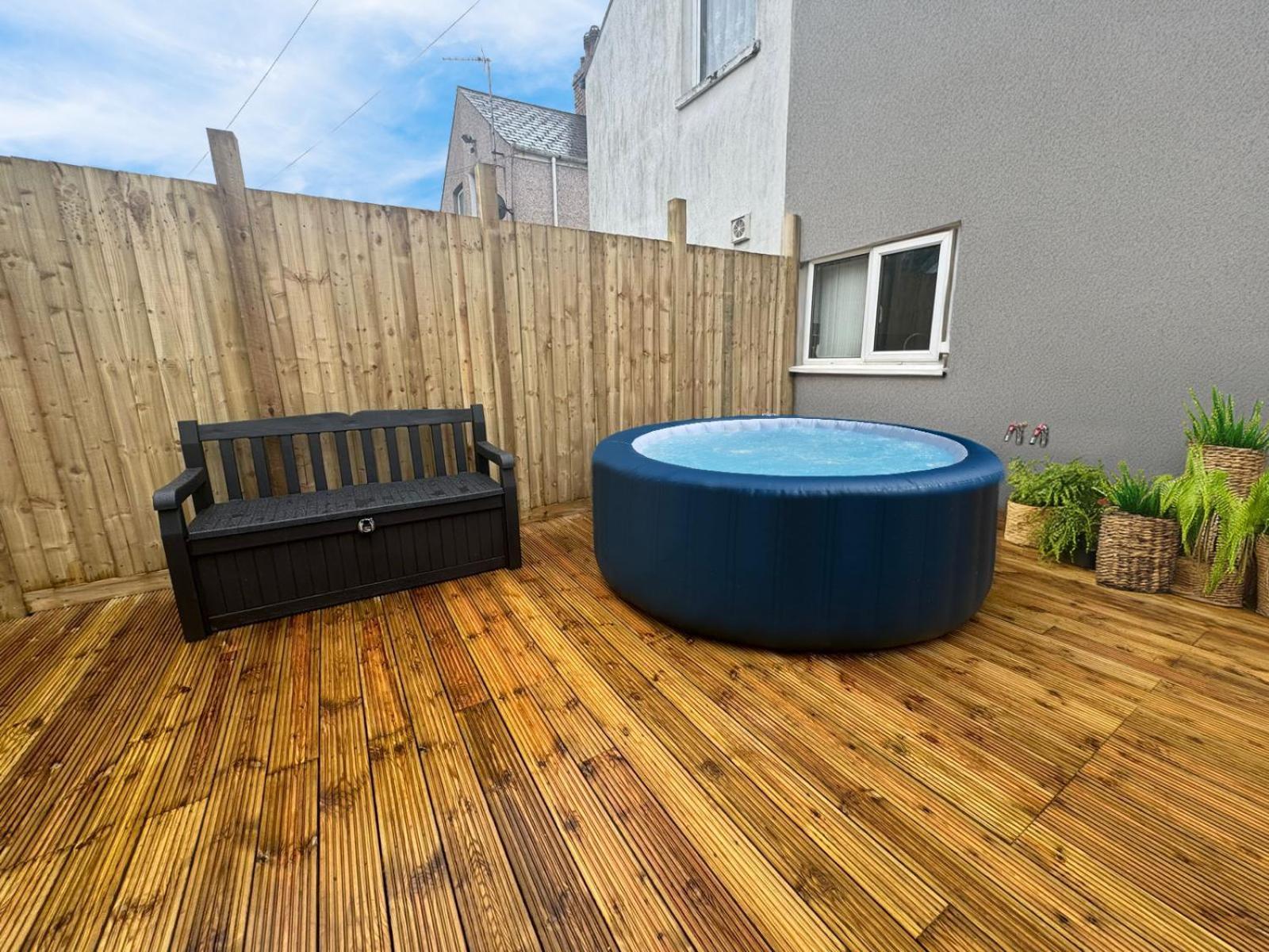 Apartment Edwardian Centre House For Big Groups, Offroad Parking & Hot Tub! *