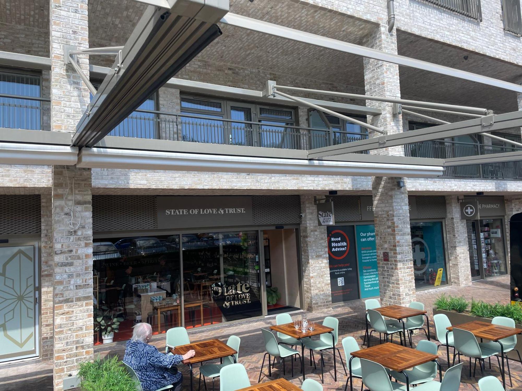 Amber Vista 2 Bedroom Apartments- Supermarket, Coffee Shop, Restaurants & Parking Below Apartment *