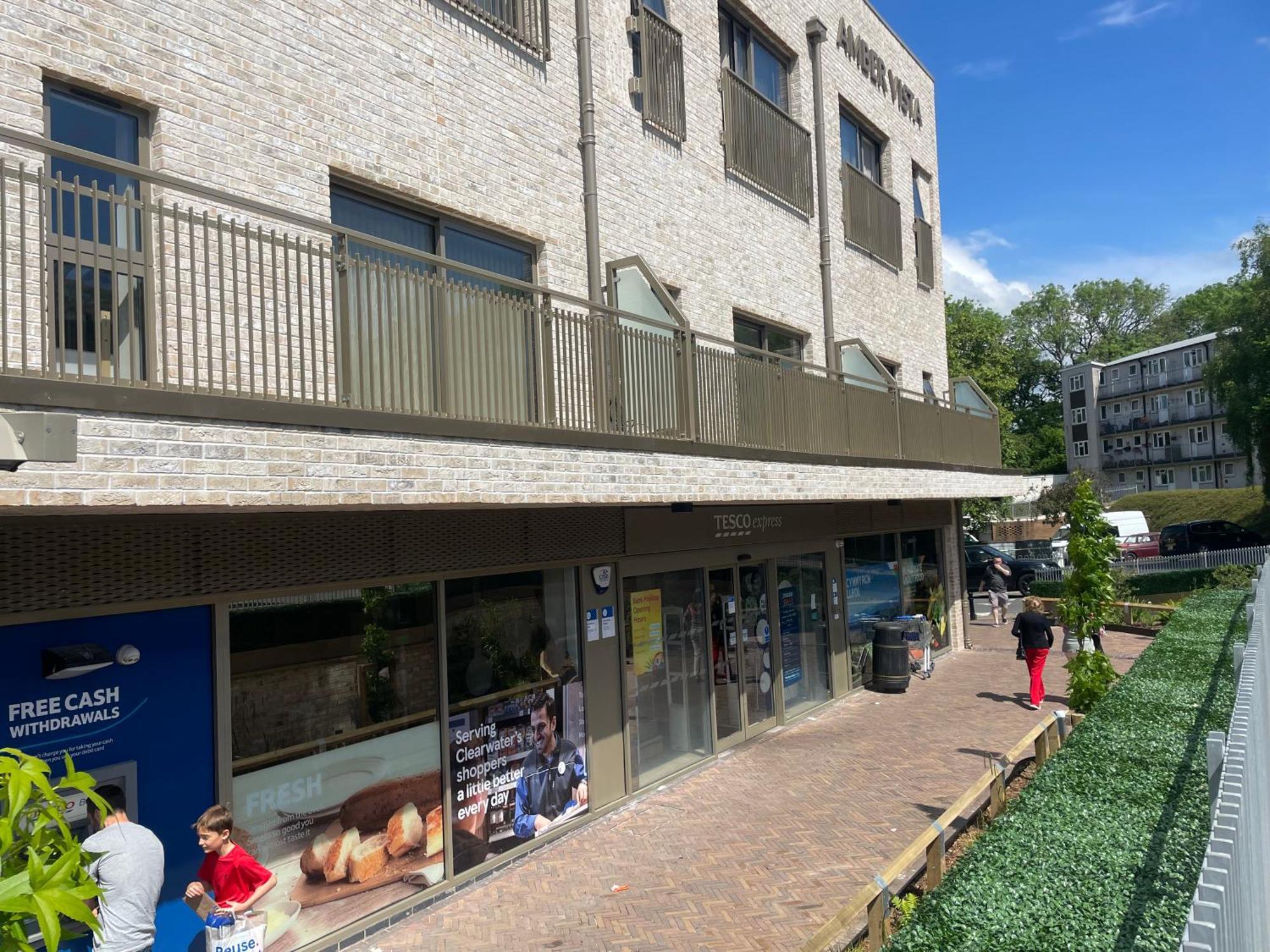 Amber Vista 2 Bedroom Apartments- Supermarket, Coffee Shop, Restaurants & Parking Below *