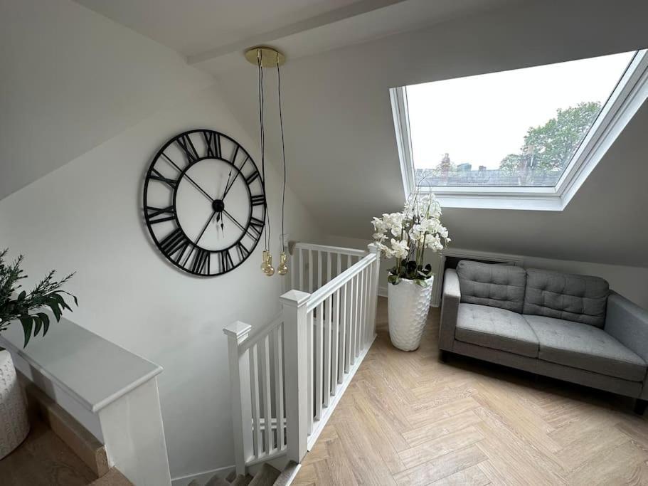 2 Bedrooms - Near City Centre Apartment *