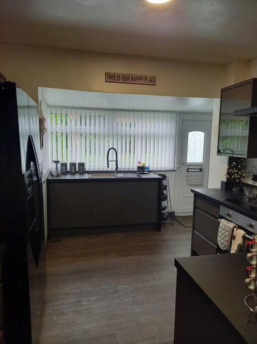 Modernised With 2 Bedrooms In *