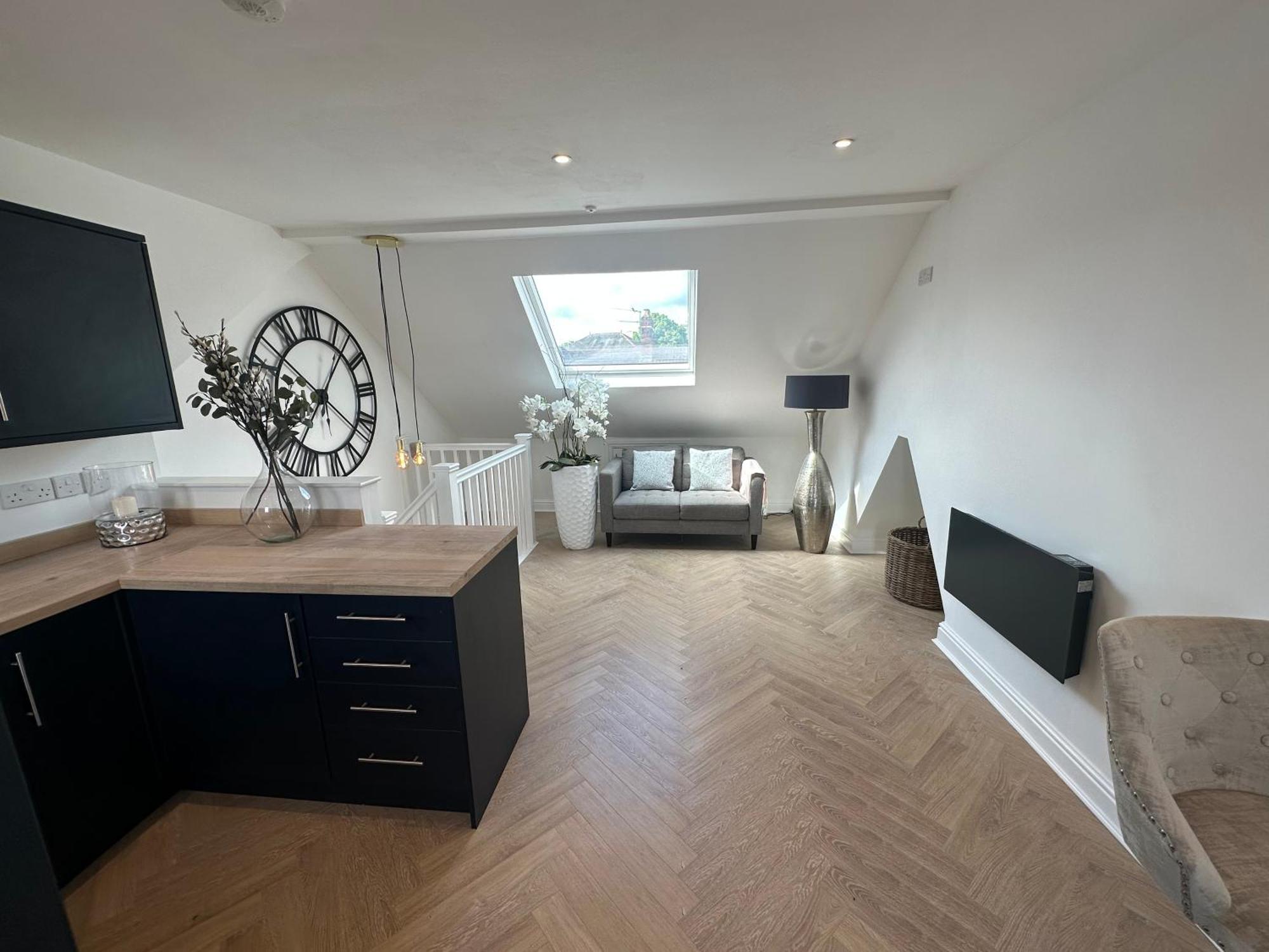 2 Bedrooms - Near City Centre Apartment *